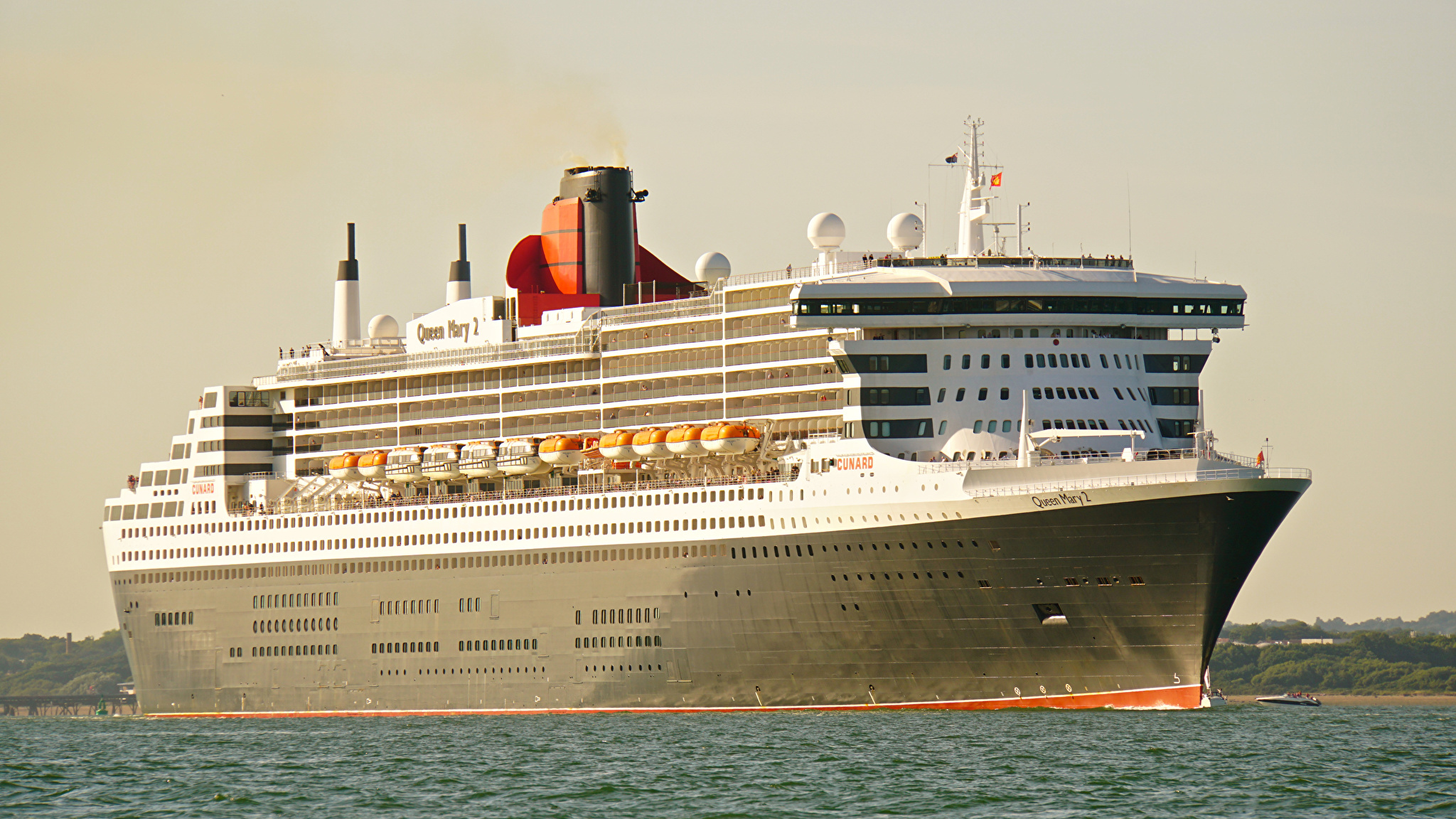 Круизный лайнер Queen Mary 2