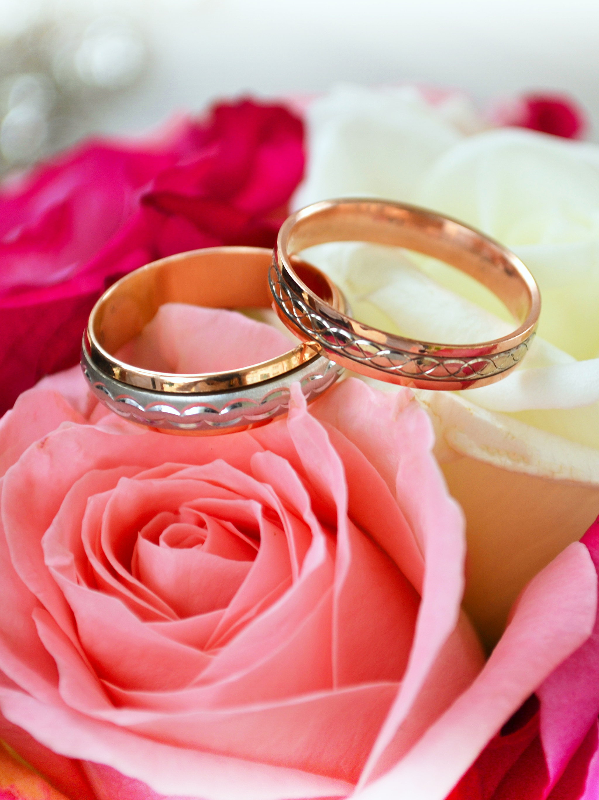 Обручальные кольца с цветами
