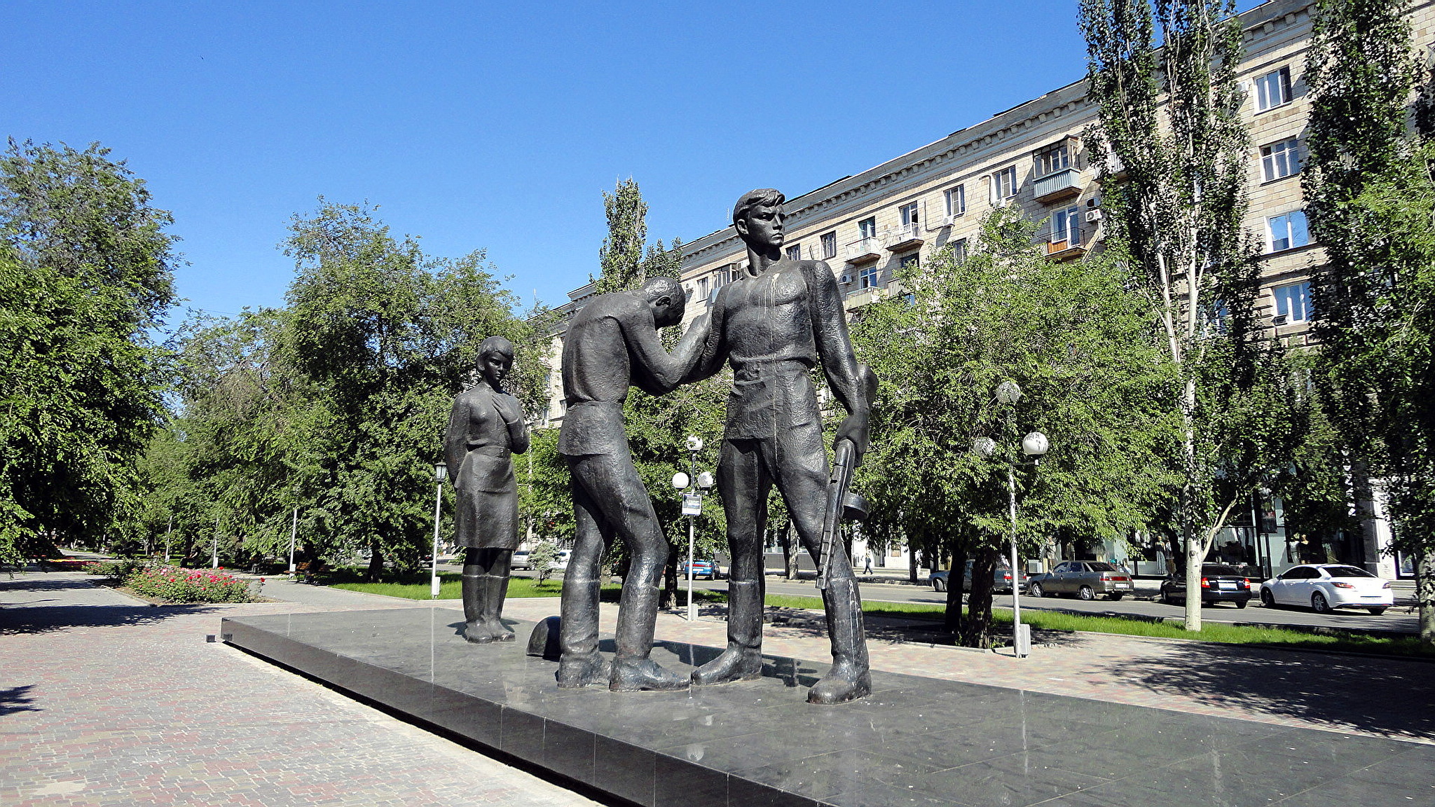 Памятник героям-комсомольцам в Волгограде