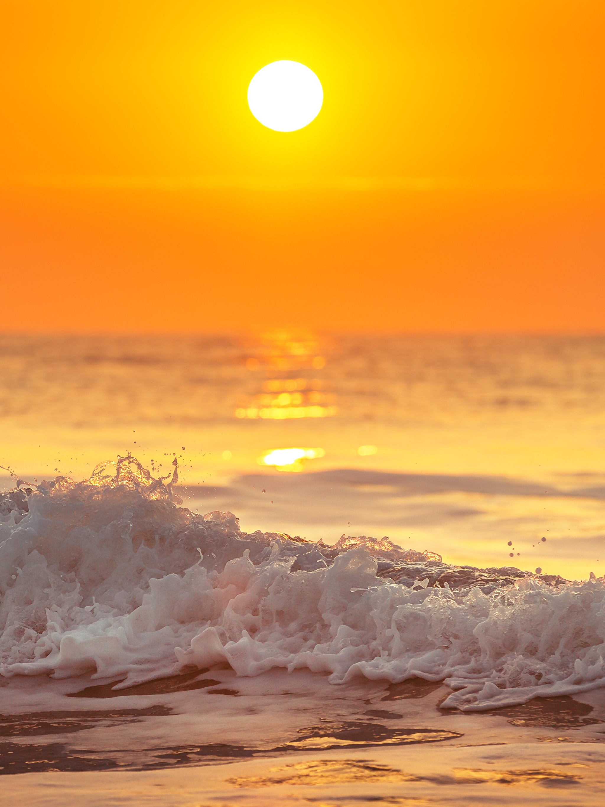 восход солнца и море