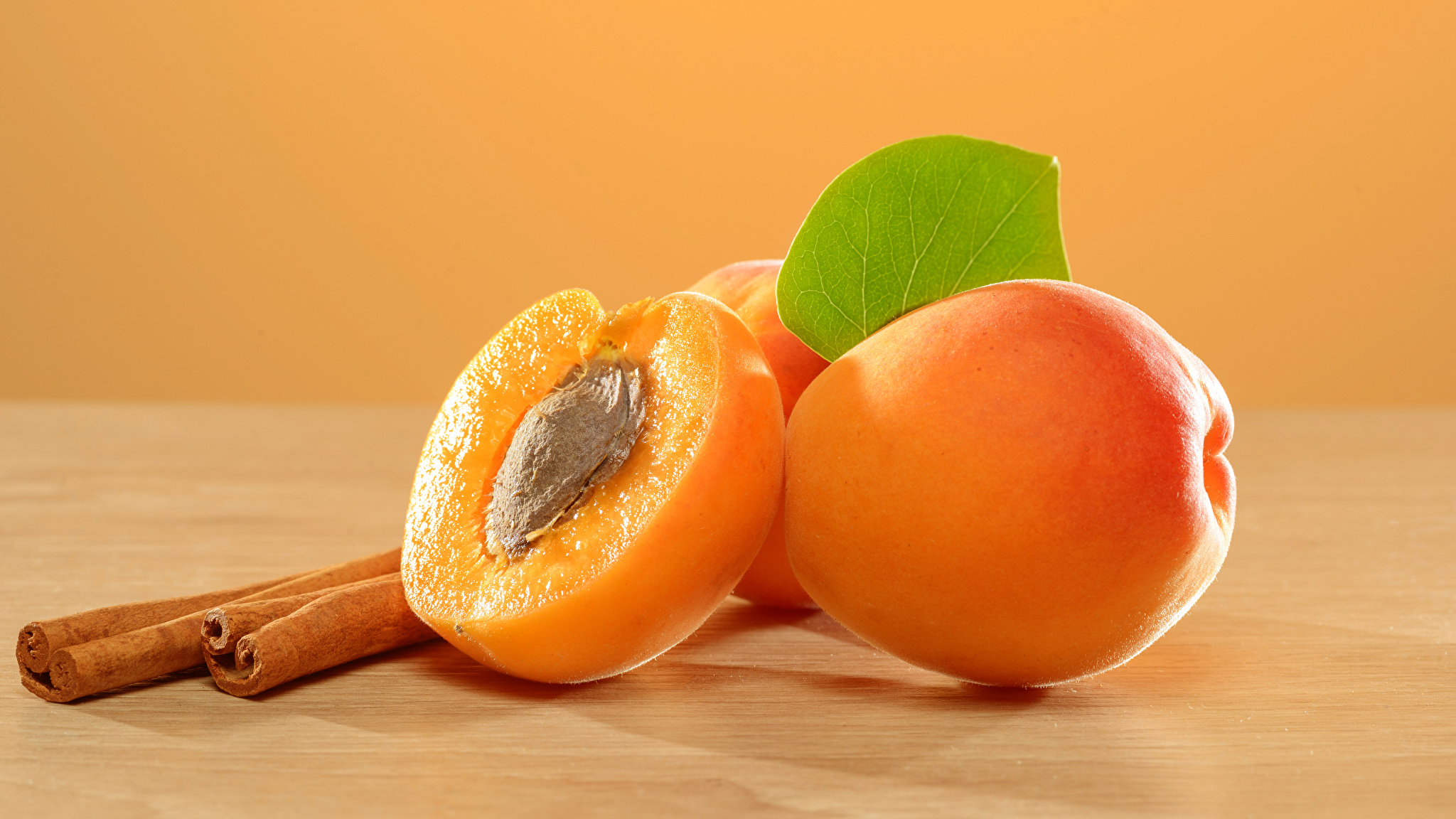 Красивые абрикосы