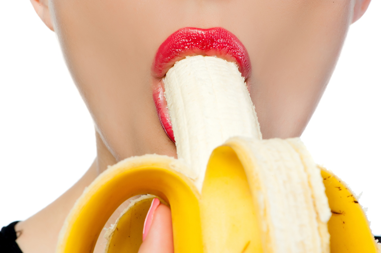 девушка ест банан фото без лица