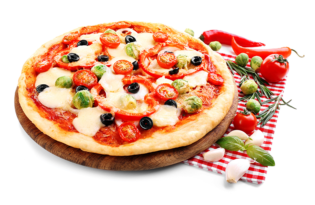 Пицца итальянская на белом фоне