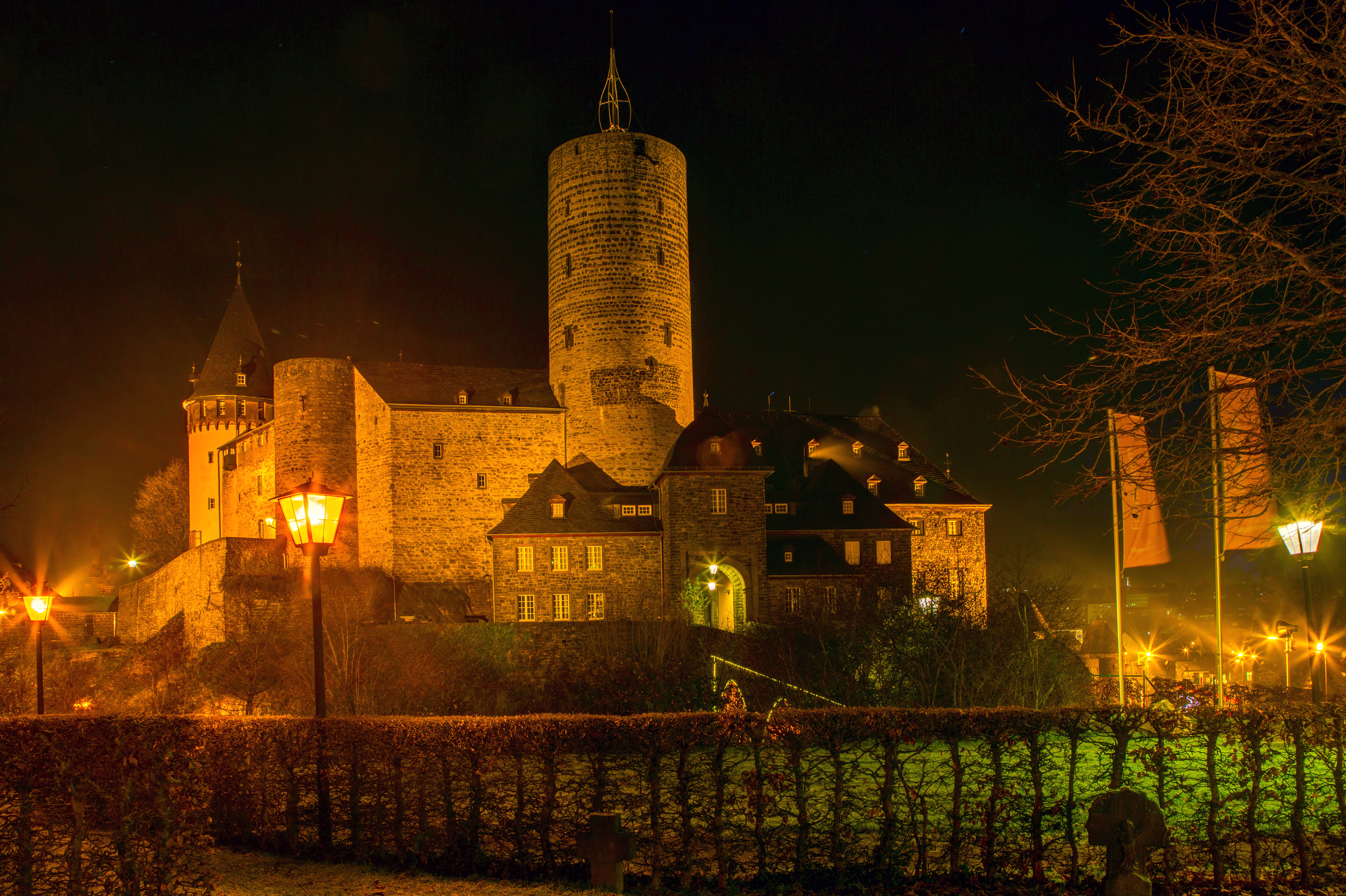 Средневековый замок Германия ночью