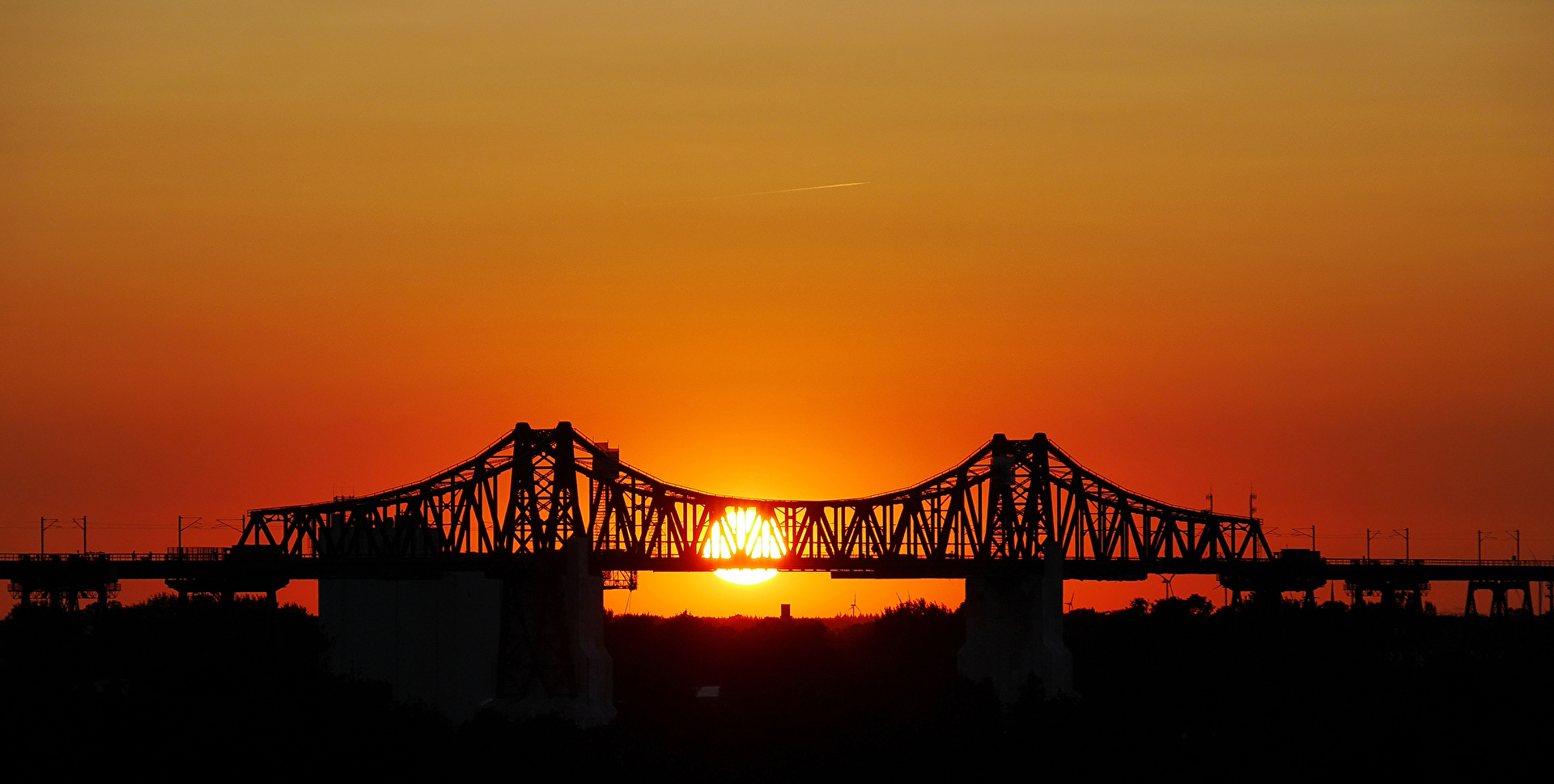 фото моста на закате