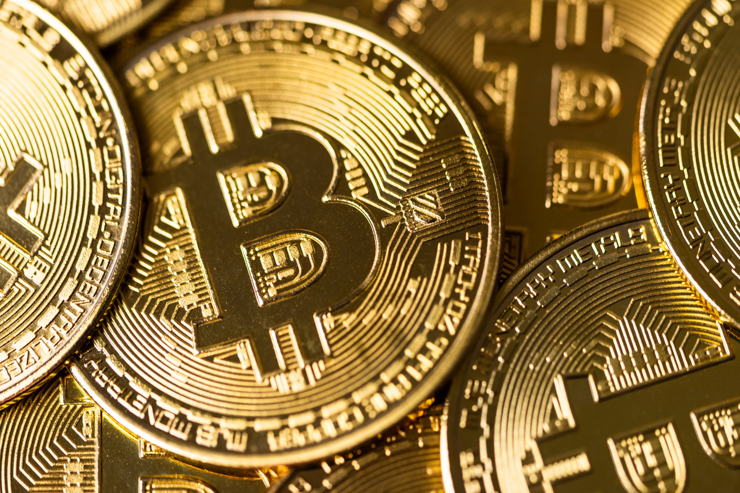 Bitcoin золотые монеты
