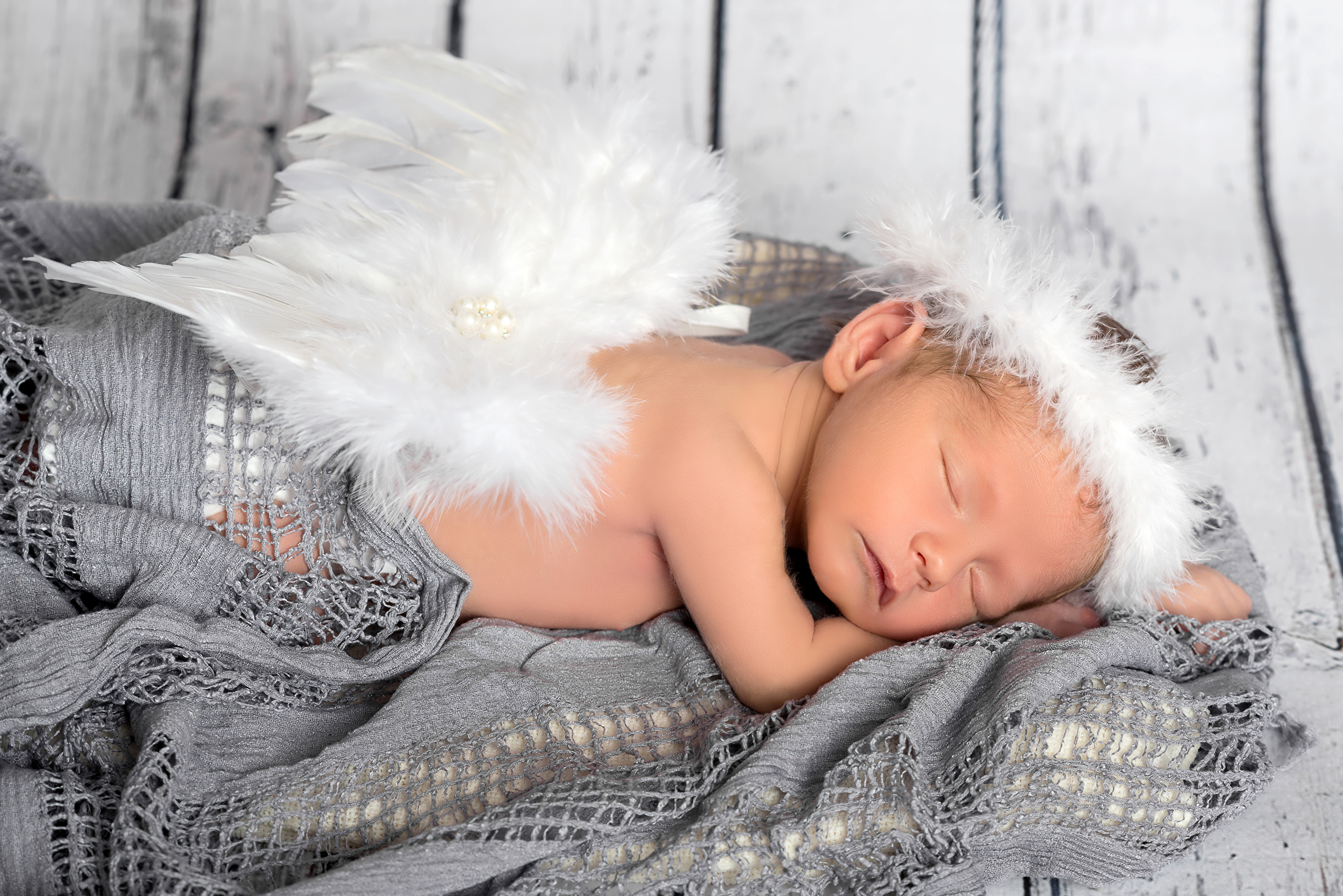 Новорожденный малыш ангел