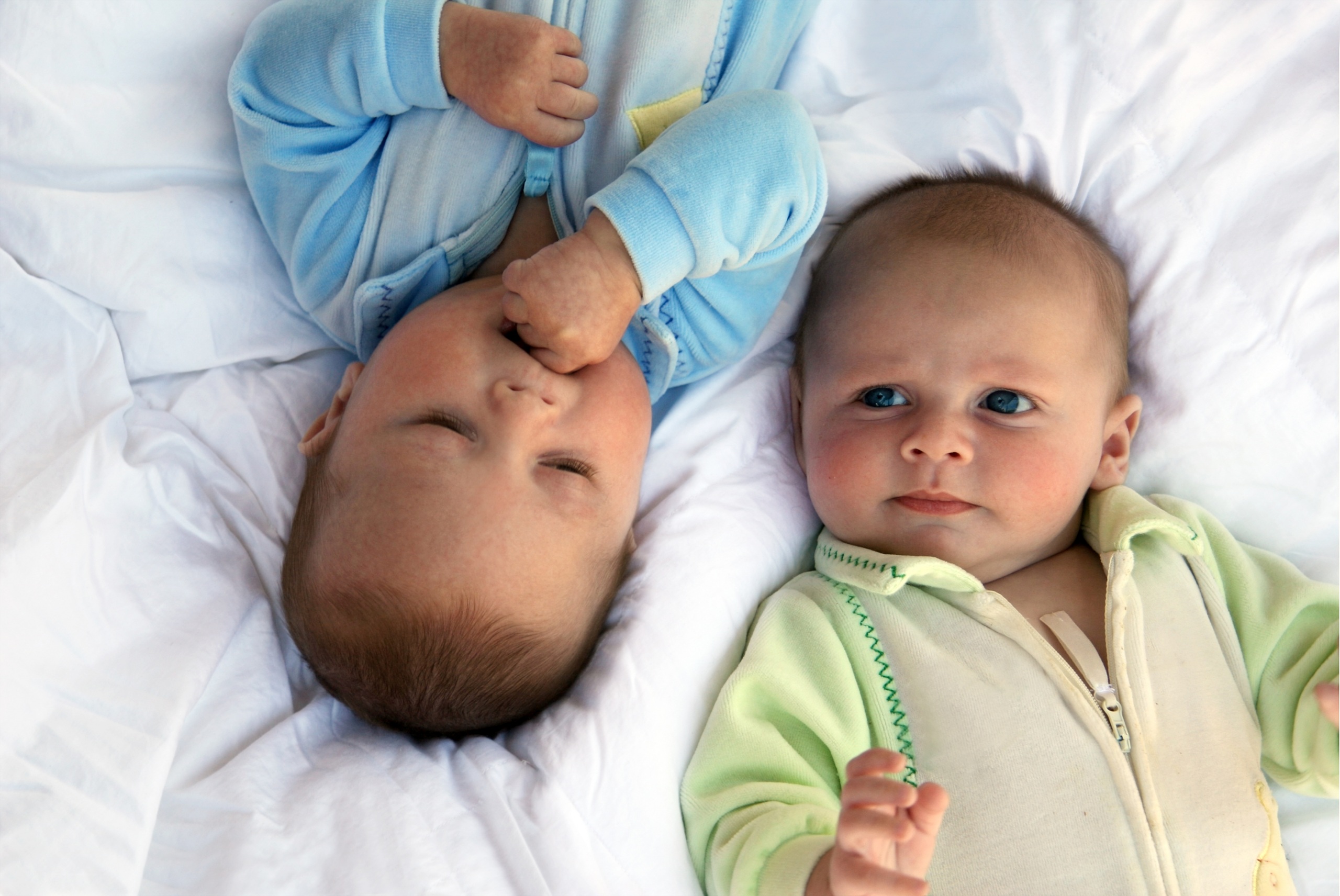 Два новорожденных мальчика