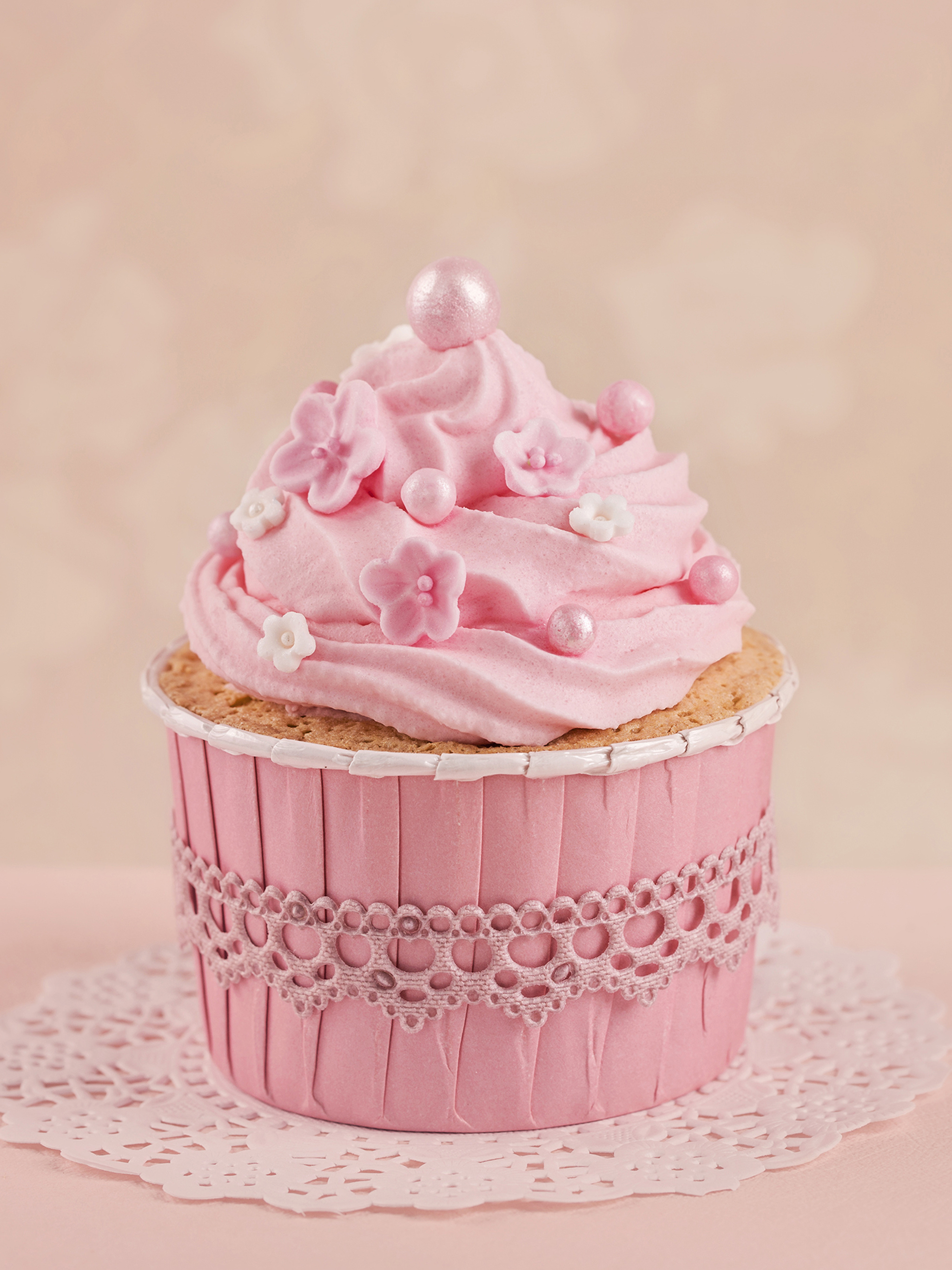 Розовые пирожные
