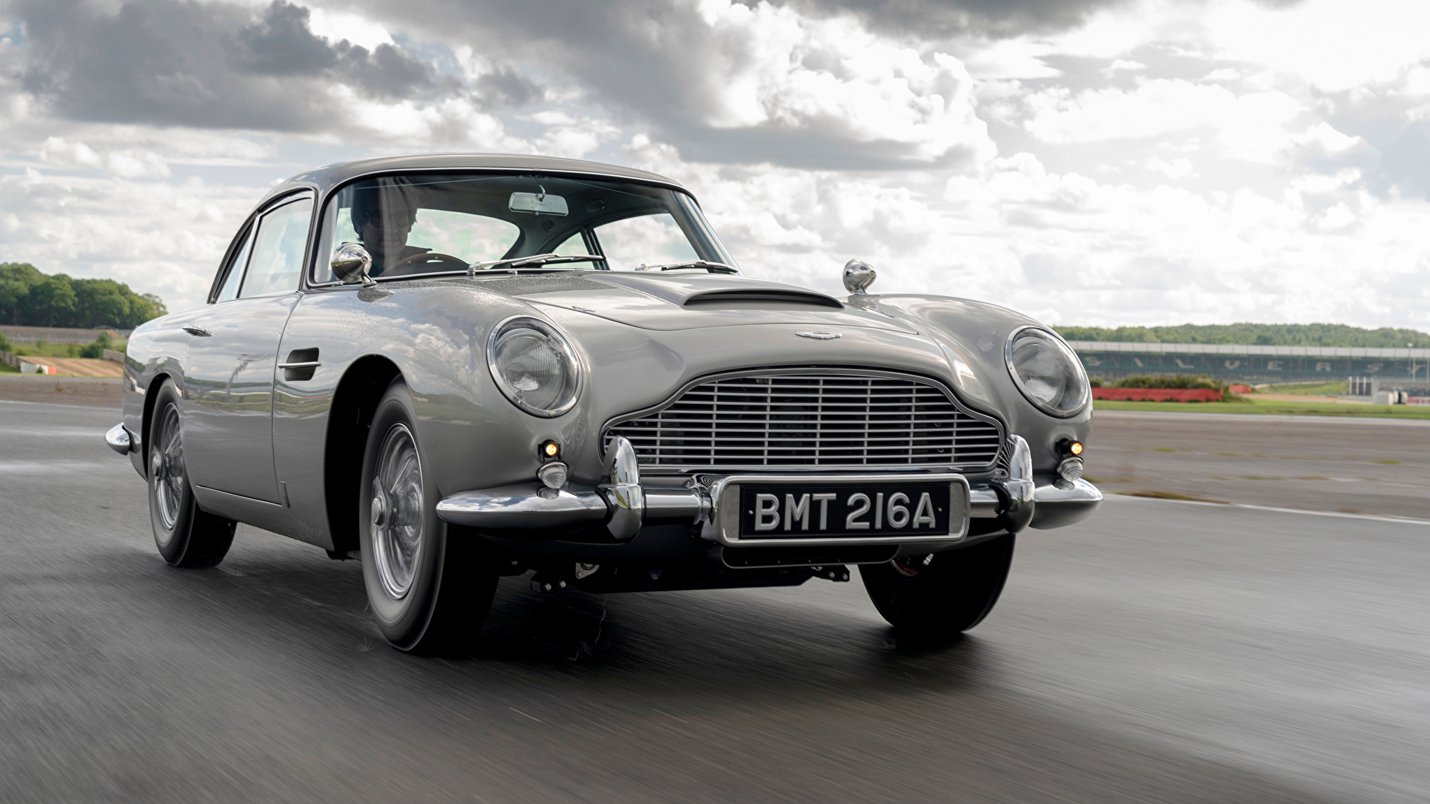 Aston Martin db5 автомобиль Джеймса Бонда