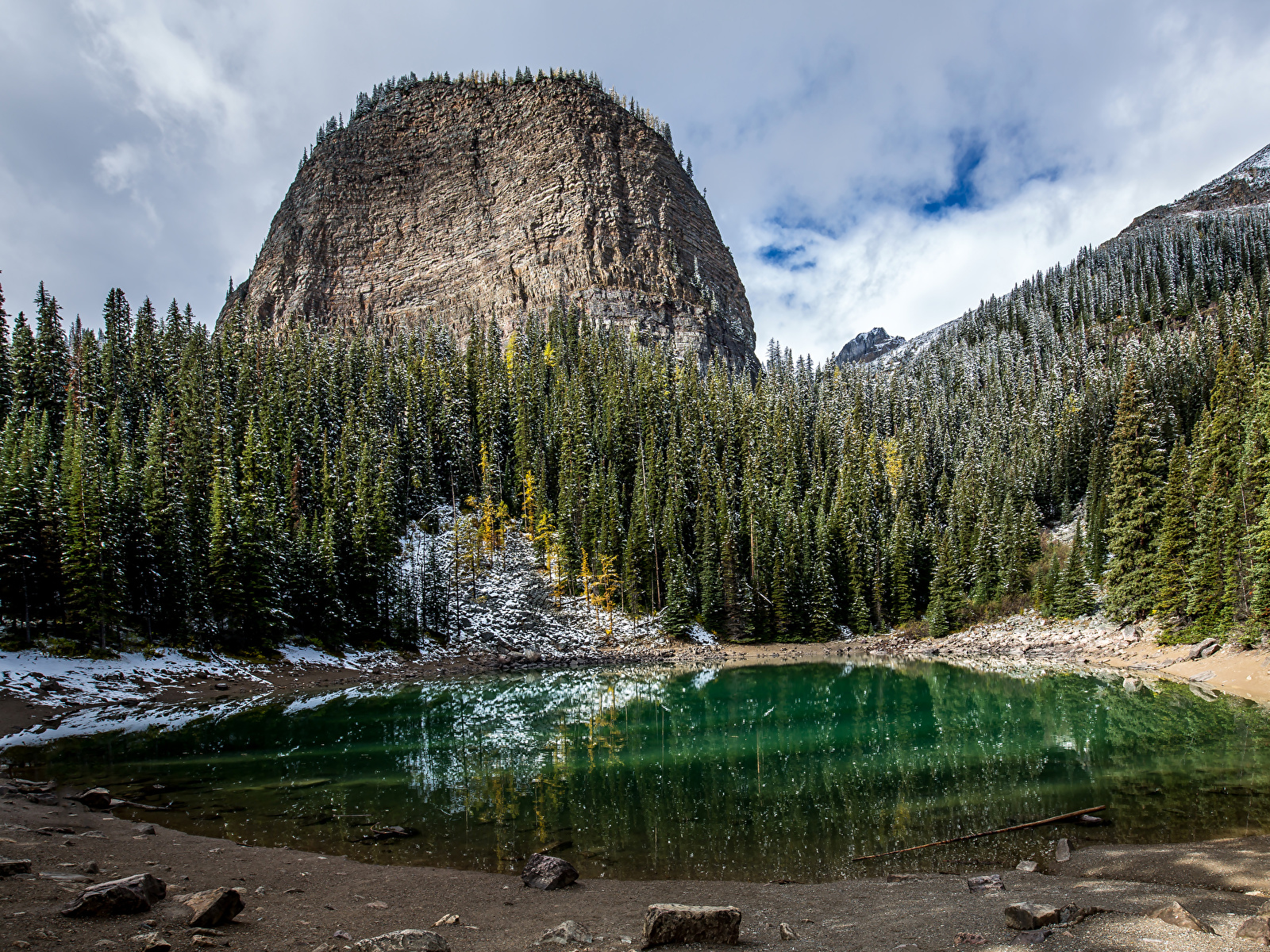 Фотография Банф Канада скале Природа лес парк Озеро 1600x1200 Утес Скала скалы Леса Парки