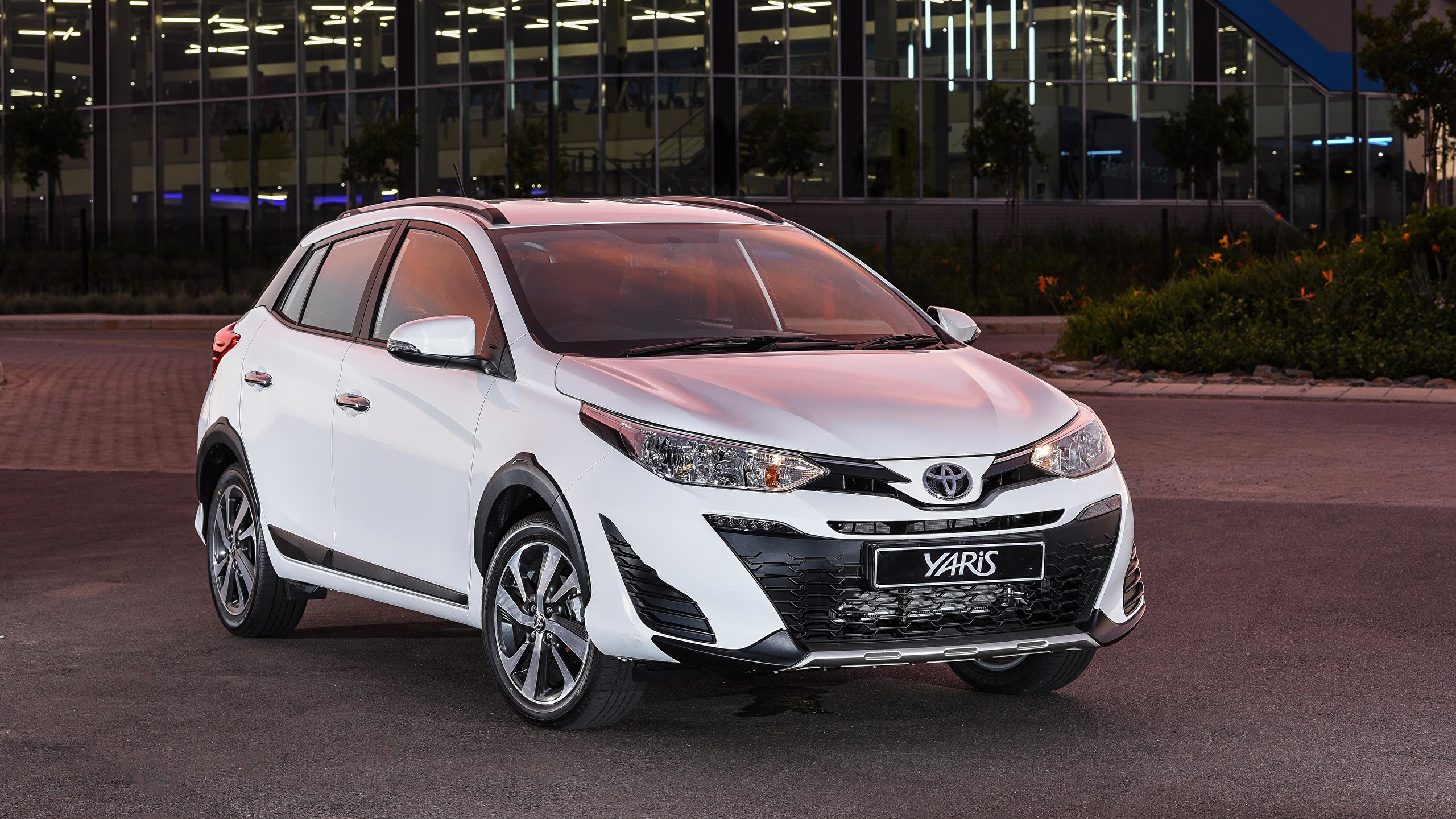 Toyota yaris cross фото