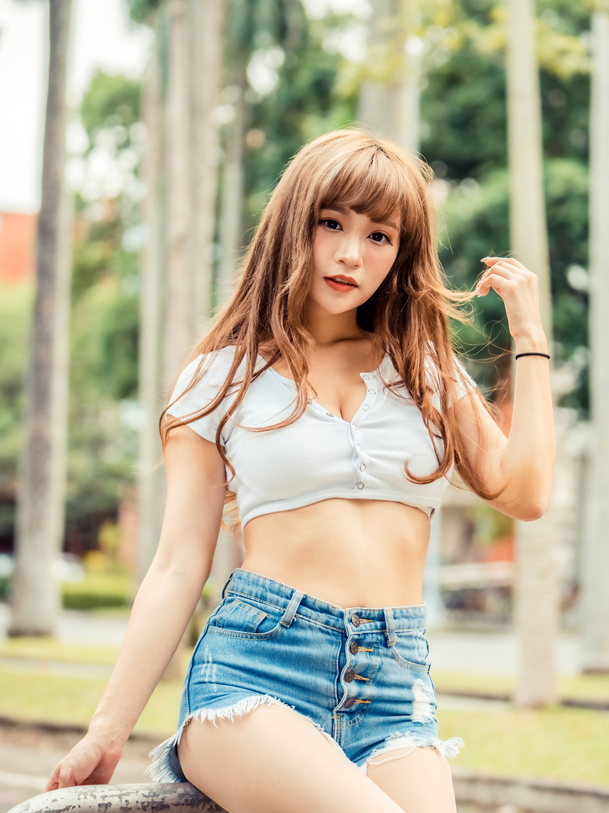 Азиатки в шортах. Азиатские девушки в шортах. Молодая азиаточка в шортах. Юная азиатка в шортиках. Японки в шортах и майках