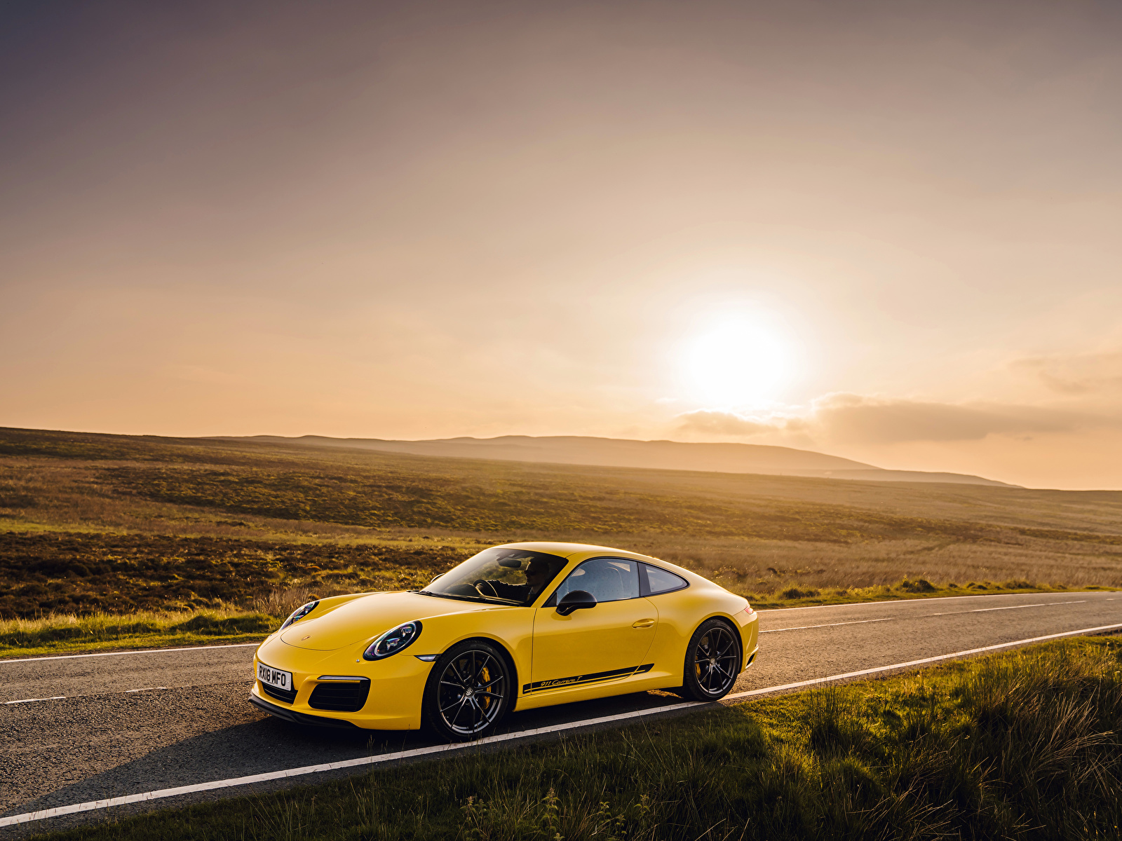 Porsche 911 желтый