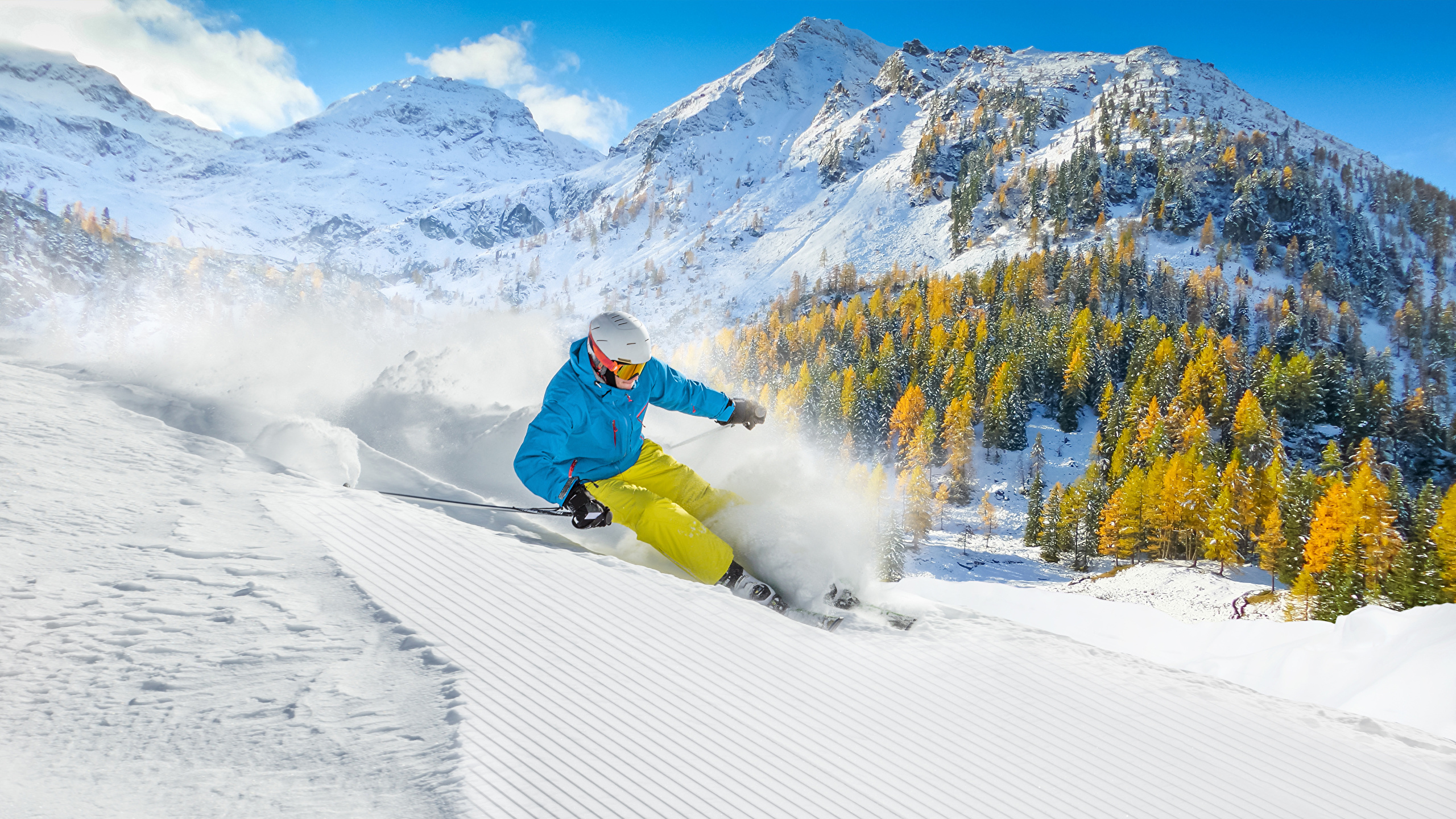 Фото skiing. Красная Поляна сноуборд. Красная Поляна горнолыжный курорт. Зимний спорт. Лыжник в горах.