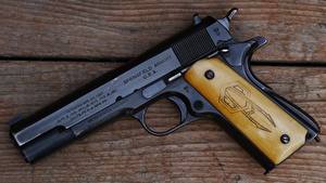 Картинки Пистолет Вблизи М1911 автомобиль