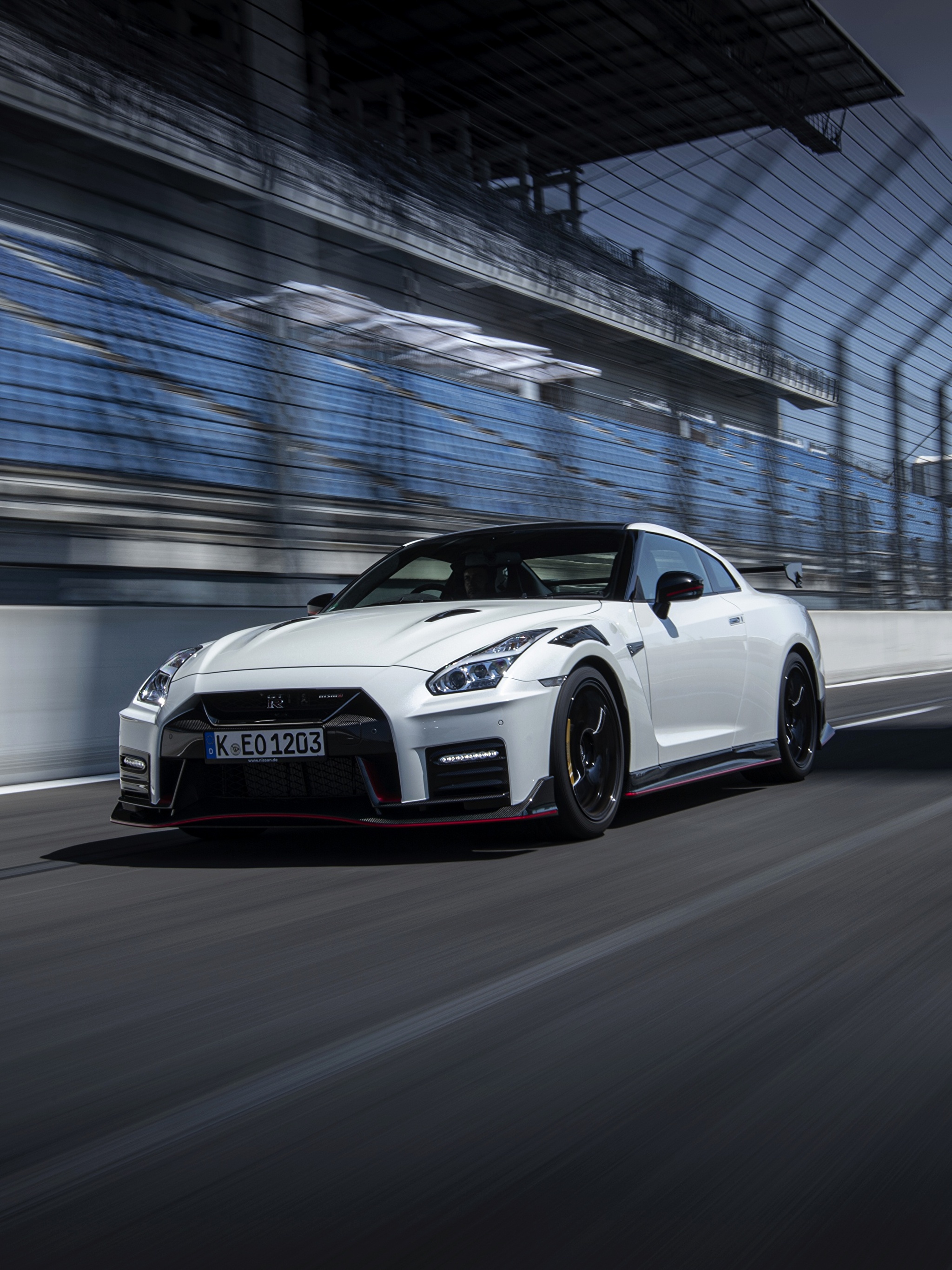 Nissan GTR 35 Р±РµР»С‹Р№