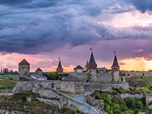 Обои для рабочего стола Украина Крепость Облака Kamianets-Podilskyï Castle Города