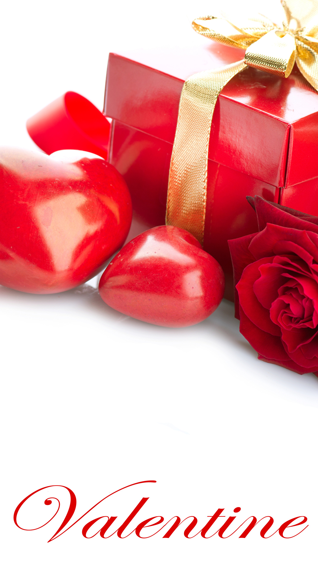 Фото День святого Валентина Английский Сердце Розы Красный Цветы подарков ленточка белым фоном 1080x1920 для мобильного телефона День всех влюблённых английская инглийские серце сердца сердечко роза красная красные красных цветок подарок Подарки Лента Белый фон белом фоне