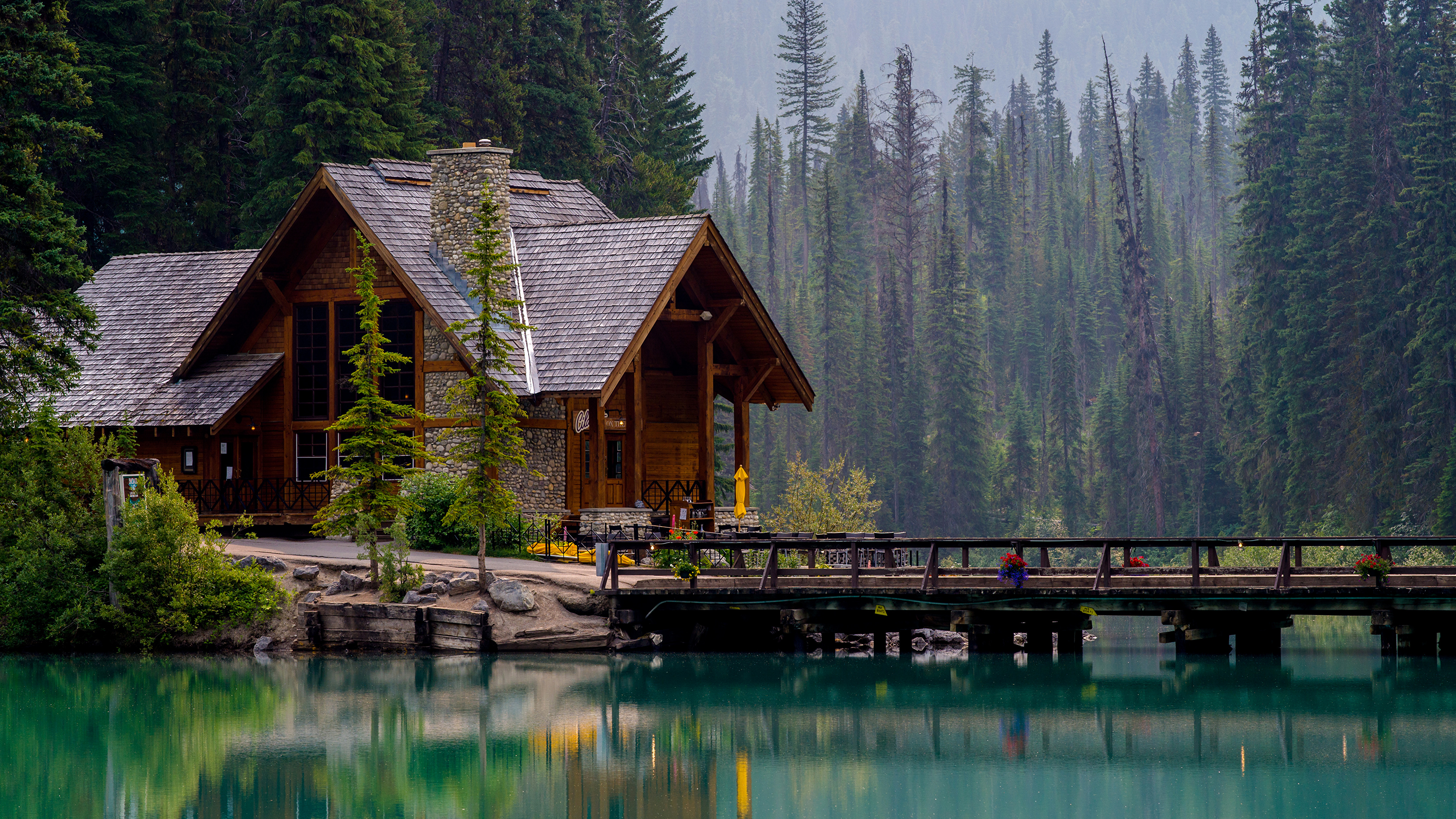 Canada_Parks_Lake_Houses_Bridges_Emerald