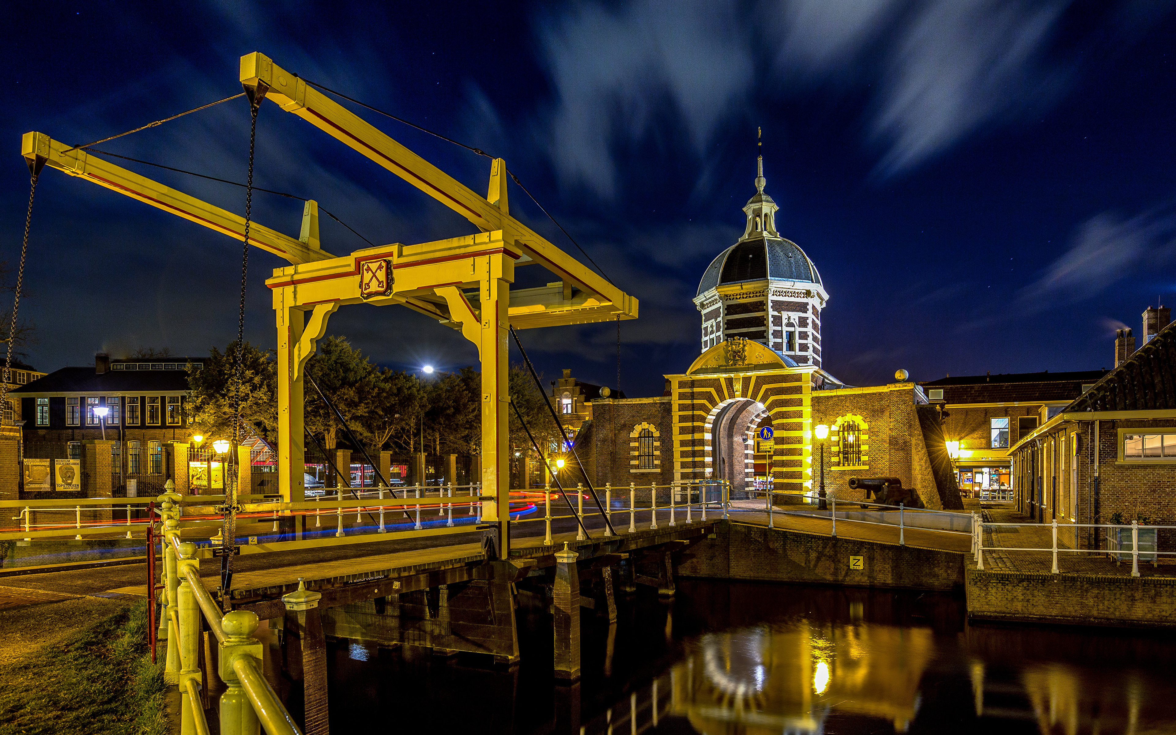 Фотография Нидерланды Leiden Мосты речка в ночи Дома город 3840x2400 голландия мост Реки река Ночь ночью Ночные Здания Города
