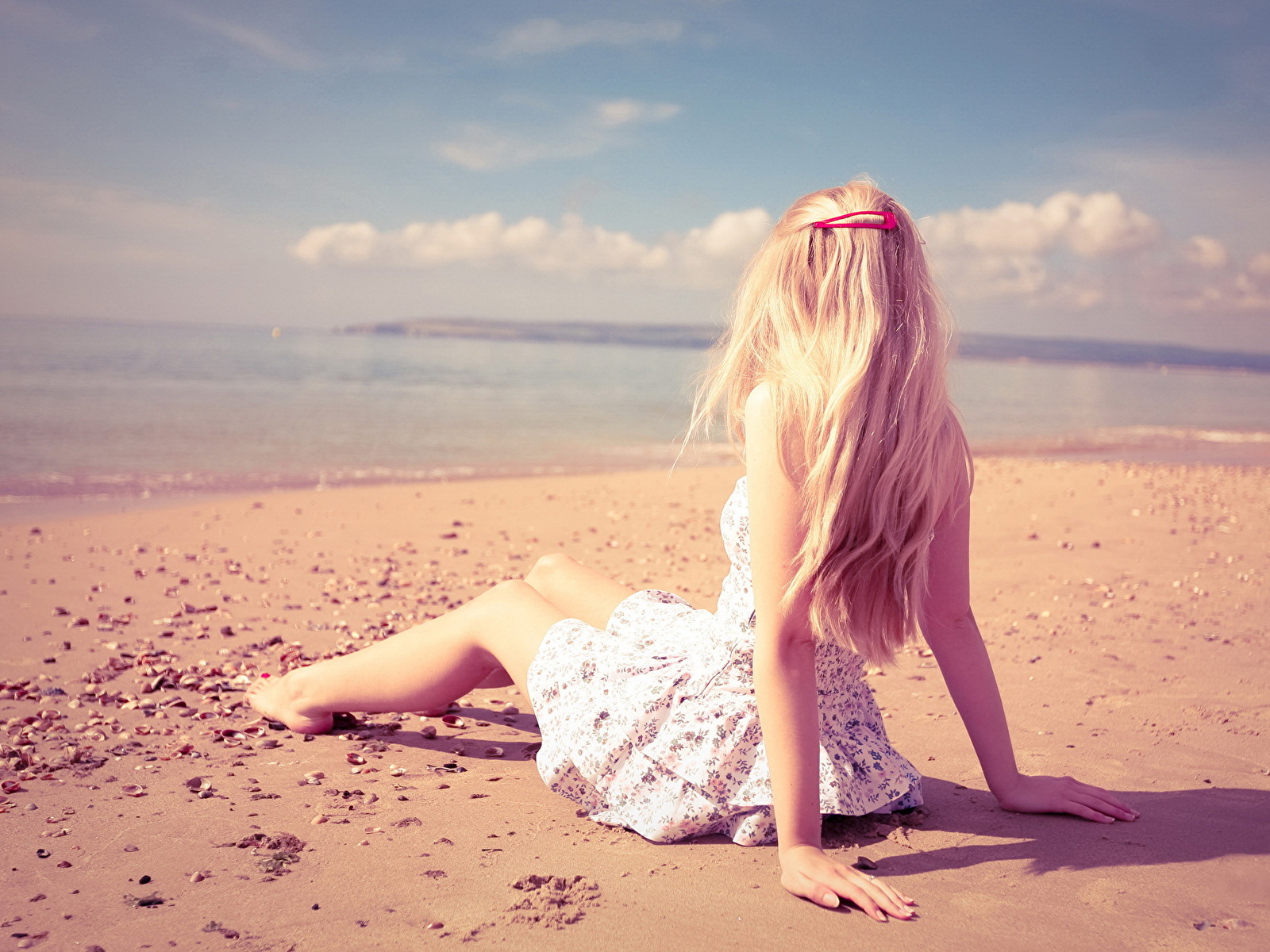 Девушка пляже Изображения – скачать бесплатно на Freepik