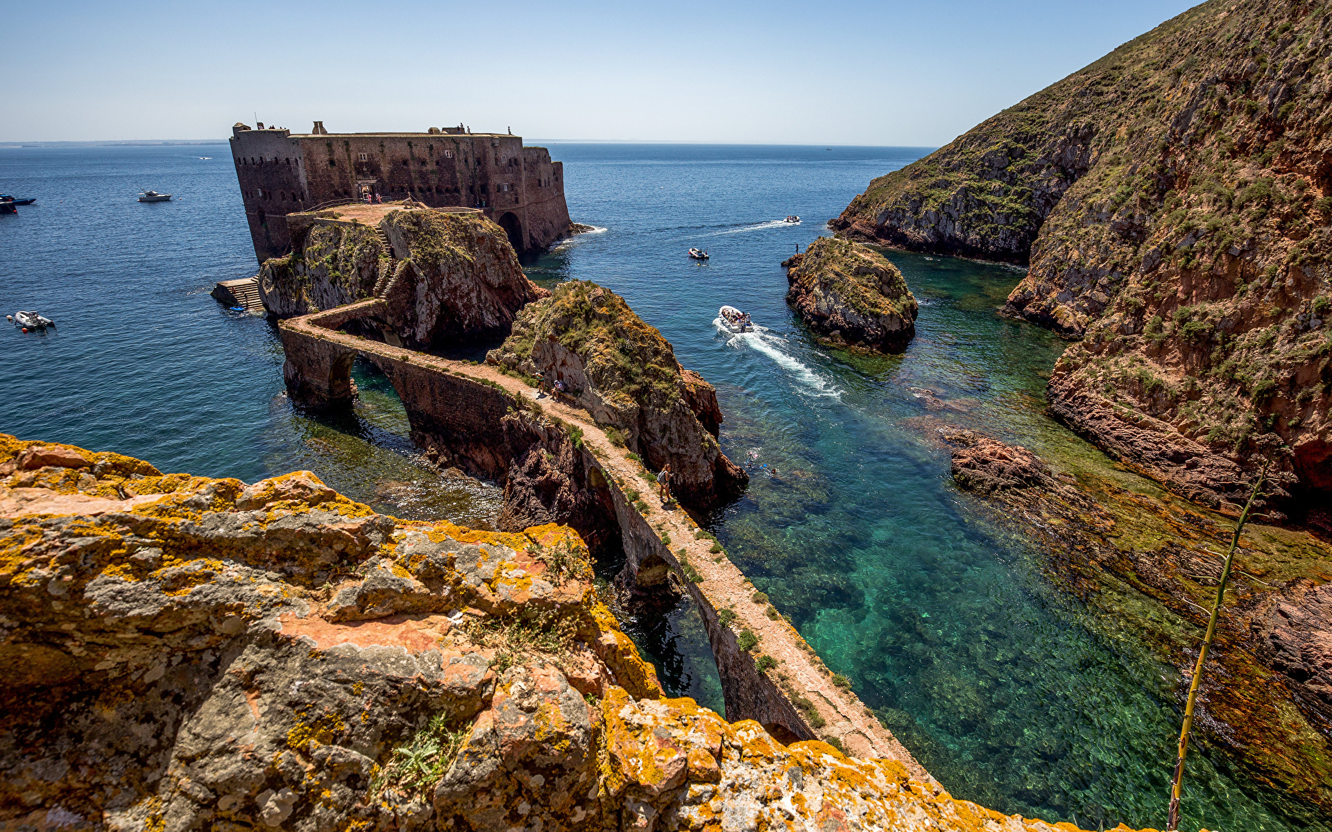 Фотографии Крепость Португалия Berlenga Grande Скала Природа Остров 1920x1200 Утес скале скалы