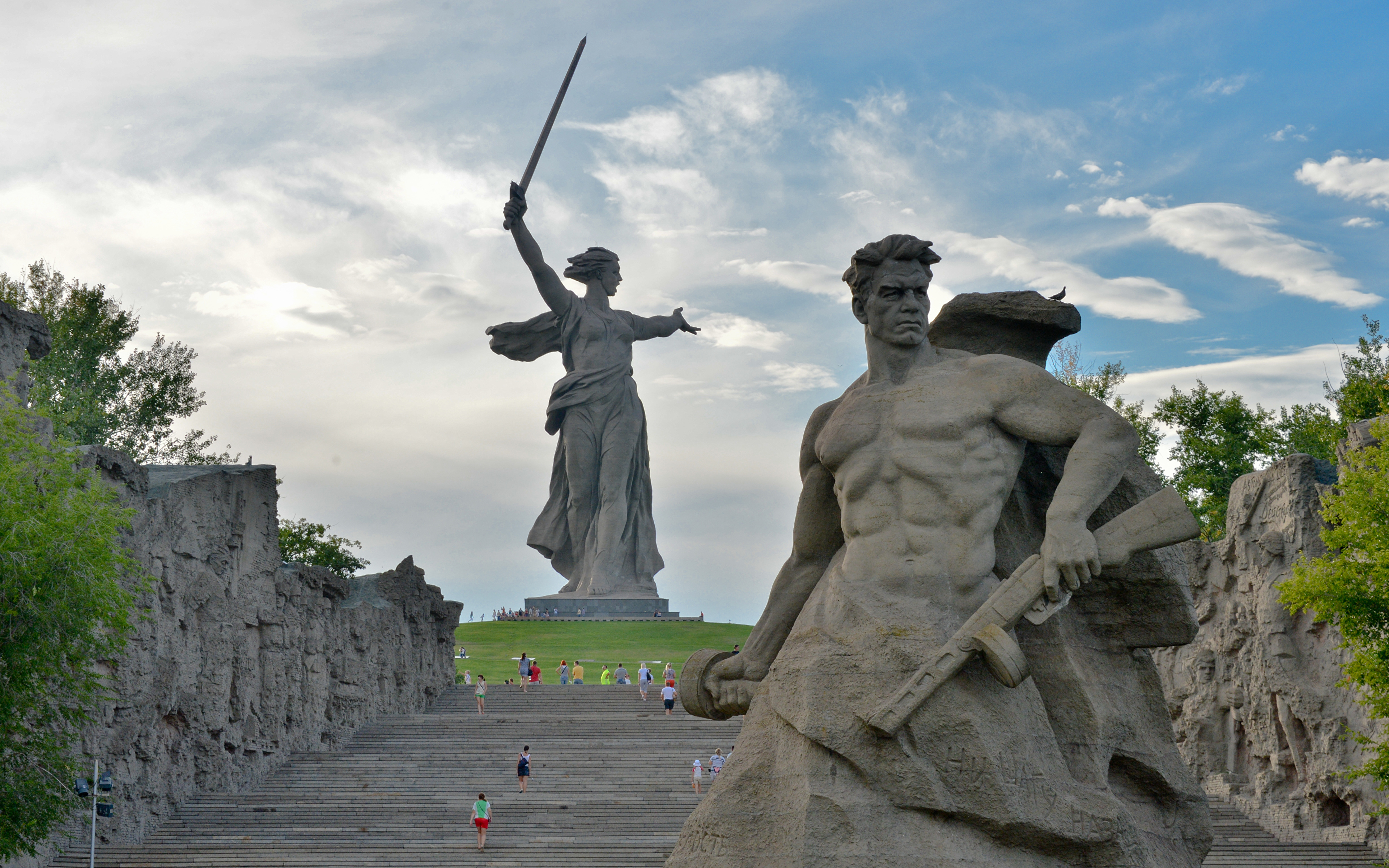 Памятники городов героев. Волгоград Родина мать Мамаев Курган Сталинградская битва. Волгоград мемориальный комплекс на Мамаевом Кургане. Памятник-ансамбль героям Сталинградской битвы. Героям Сталинградской битвы на Мамаевом Кургане.