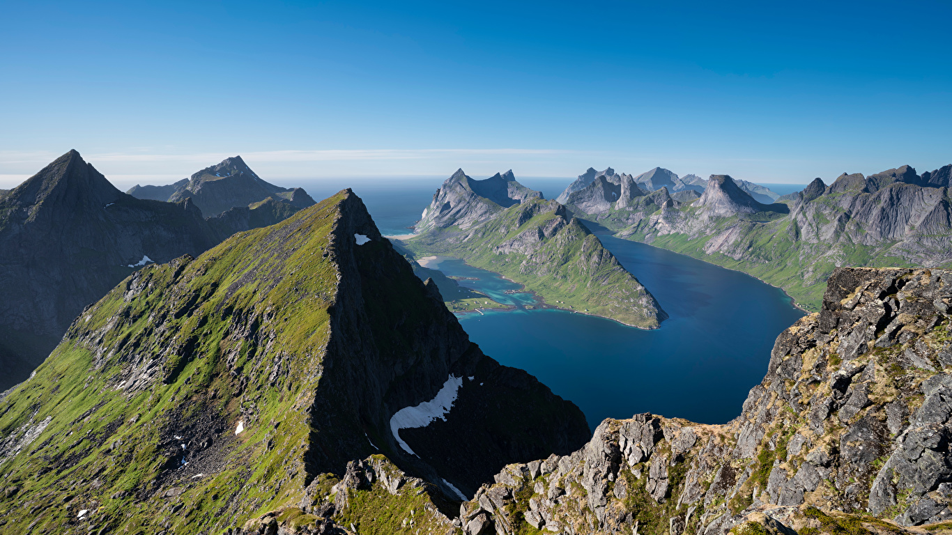 Картинки Лофотенские острова Норвегия Munken Фьорд гора Природа 1366x768 Горы