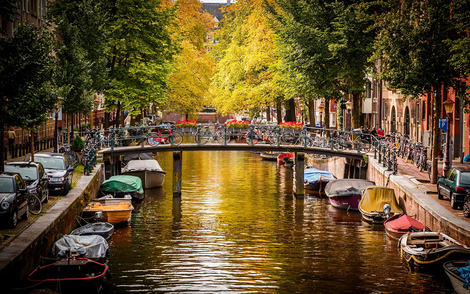 Фотография Амстердам голландия велосипеды мост Водный канал Лодки Города 1920x1200 Нидерланды Велосипед велосипеде Мосты город