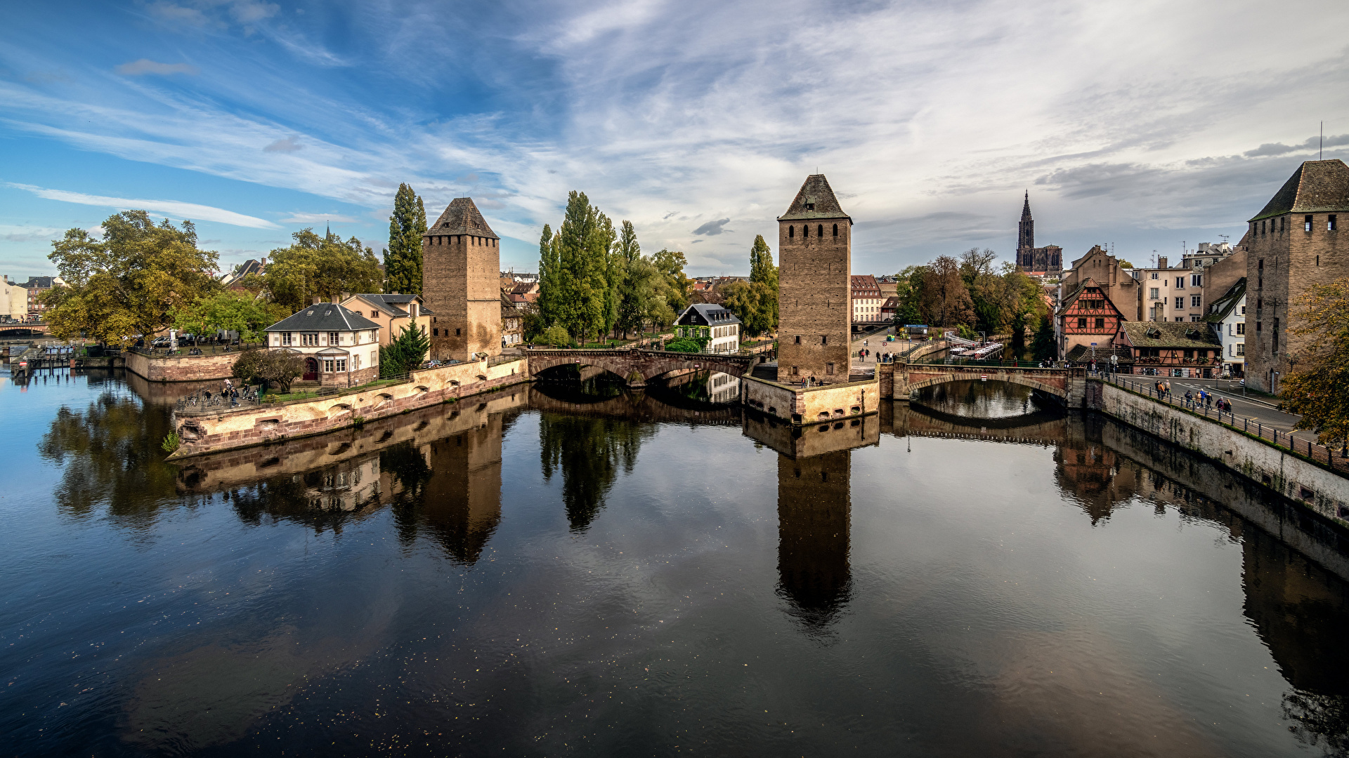 Фотографии Страсбург Франция Башня Ponts Couverts мост город Здания 1920x1080 башни Мосты Дома Города