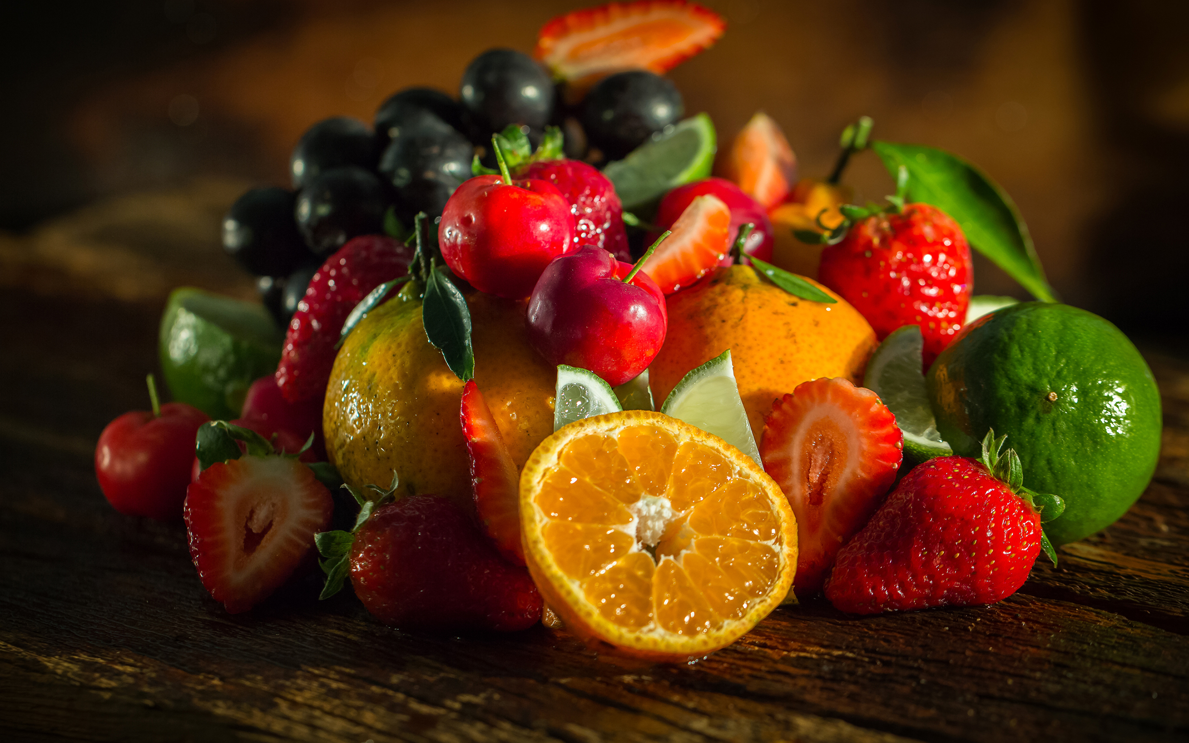 Фруктовый час. Фрукты и ягоды. Красивые яркие фрукты. Сочные фрукты. Красивые ягоды.