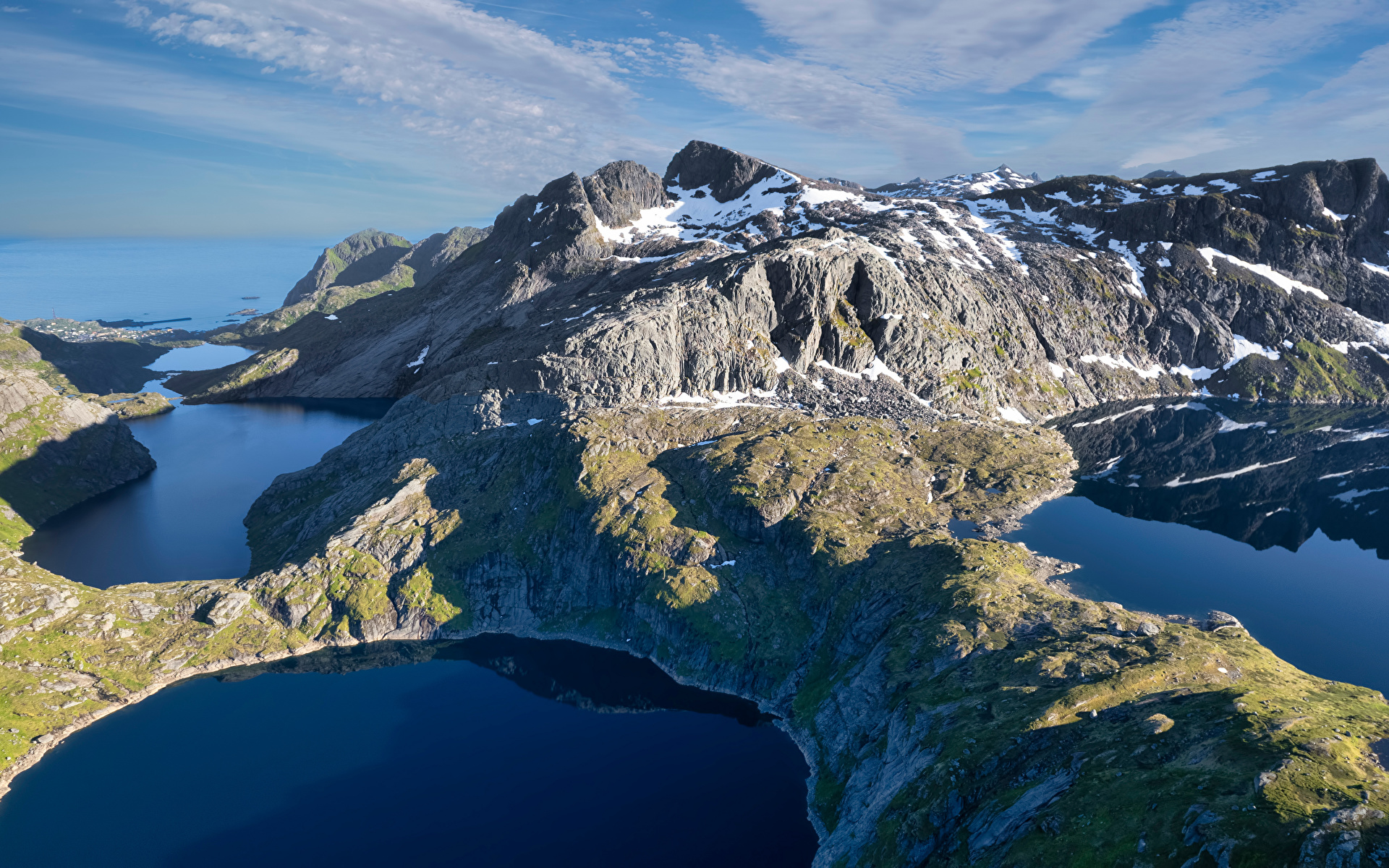 Обои для рабочего стола Лофотенские острова Норвегия Reine Горы Природа Озеро 1920x1200 гора