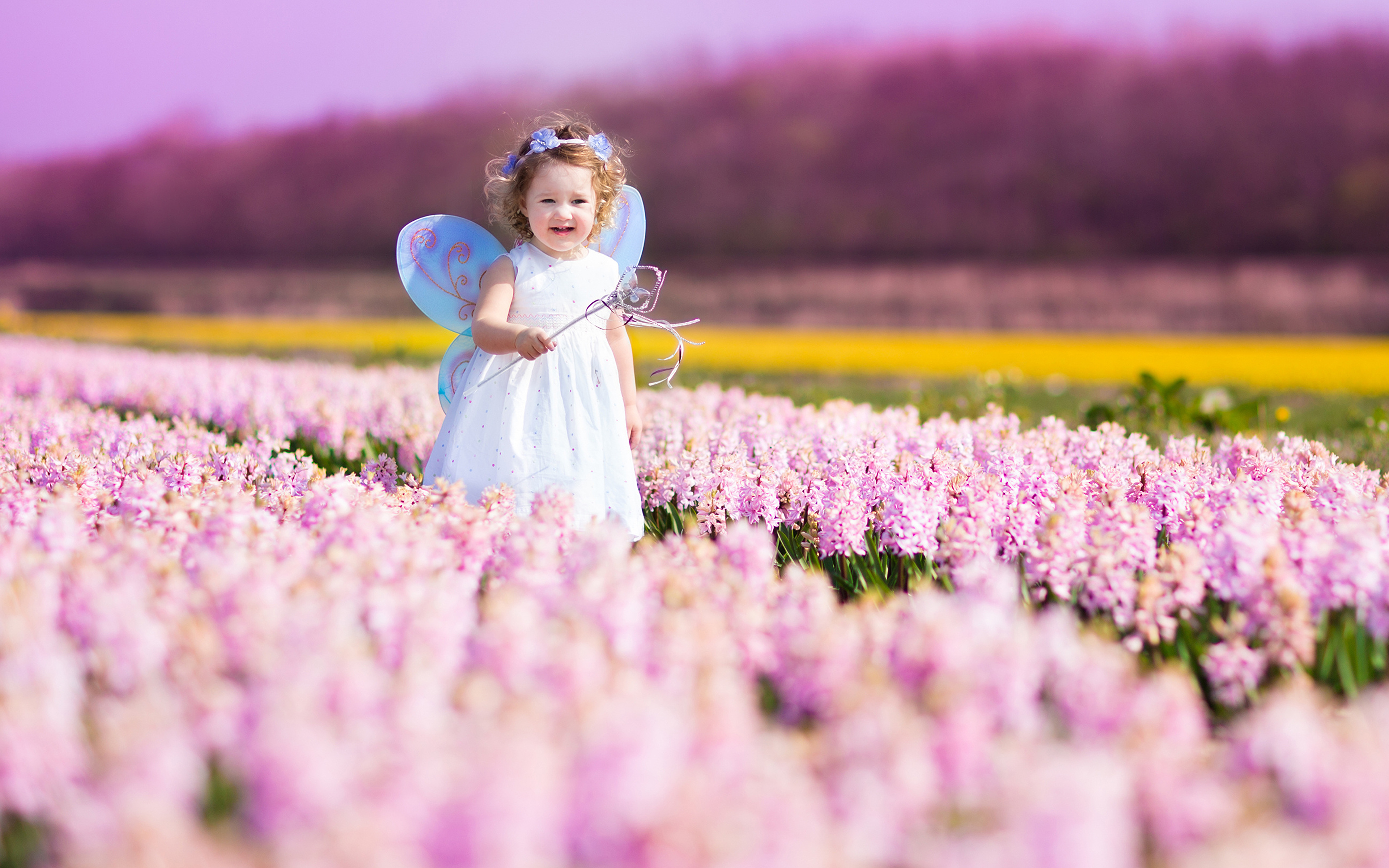Растите красивыми и счастливыми. Цветы для детей. Девочка с цветами. Дети в цветах.