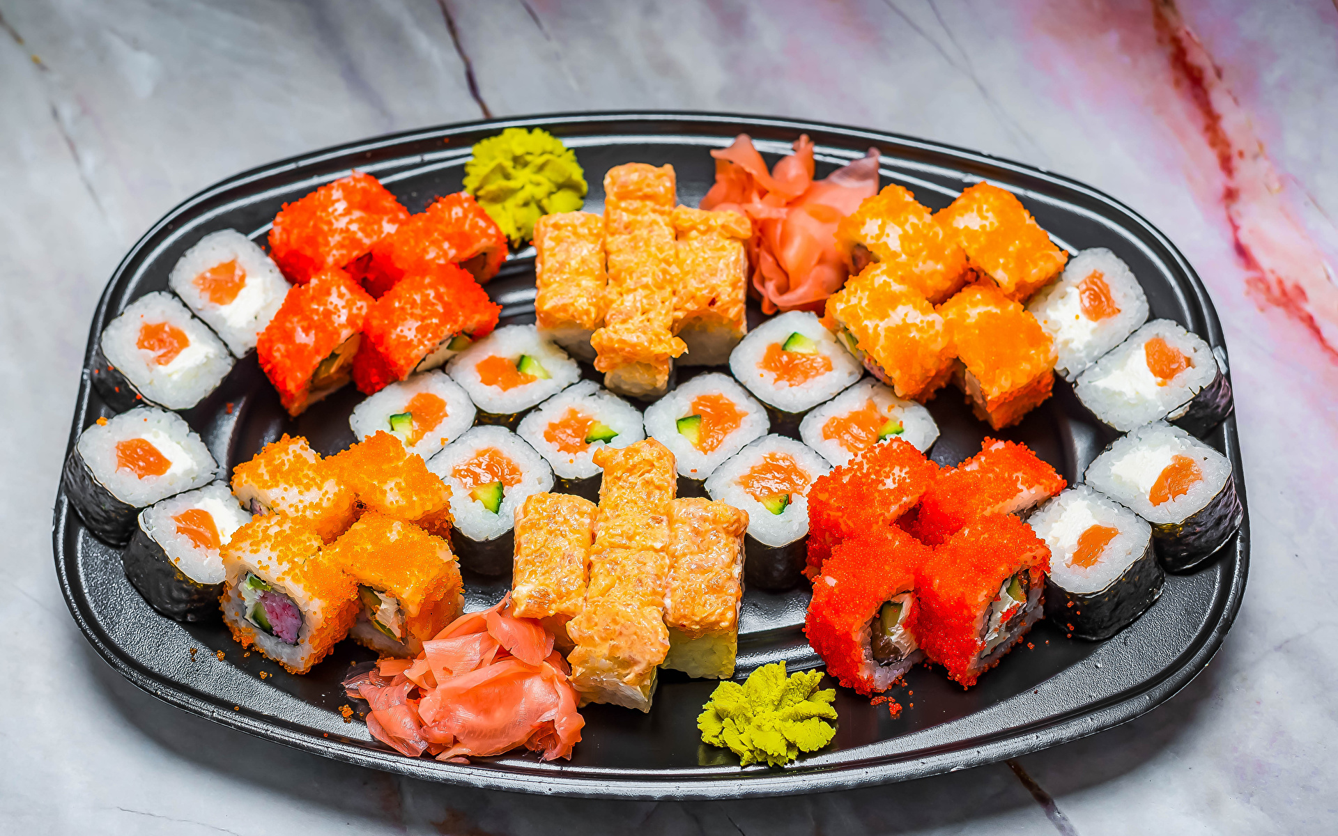 Фотографии Разноцветные Суши Икра Еда Морепродукты 1920x1200 суси Пища Продукты питания