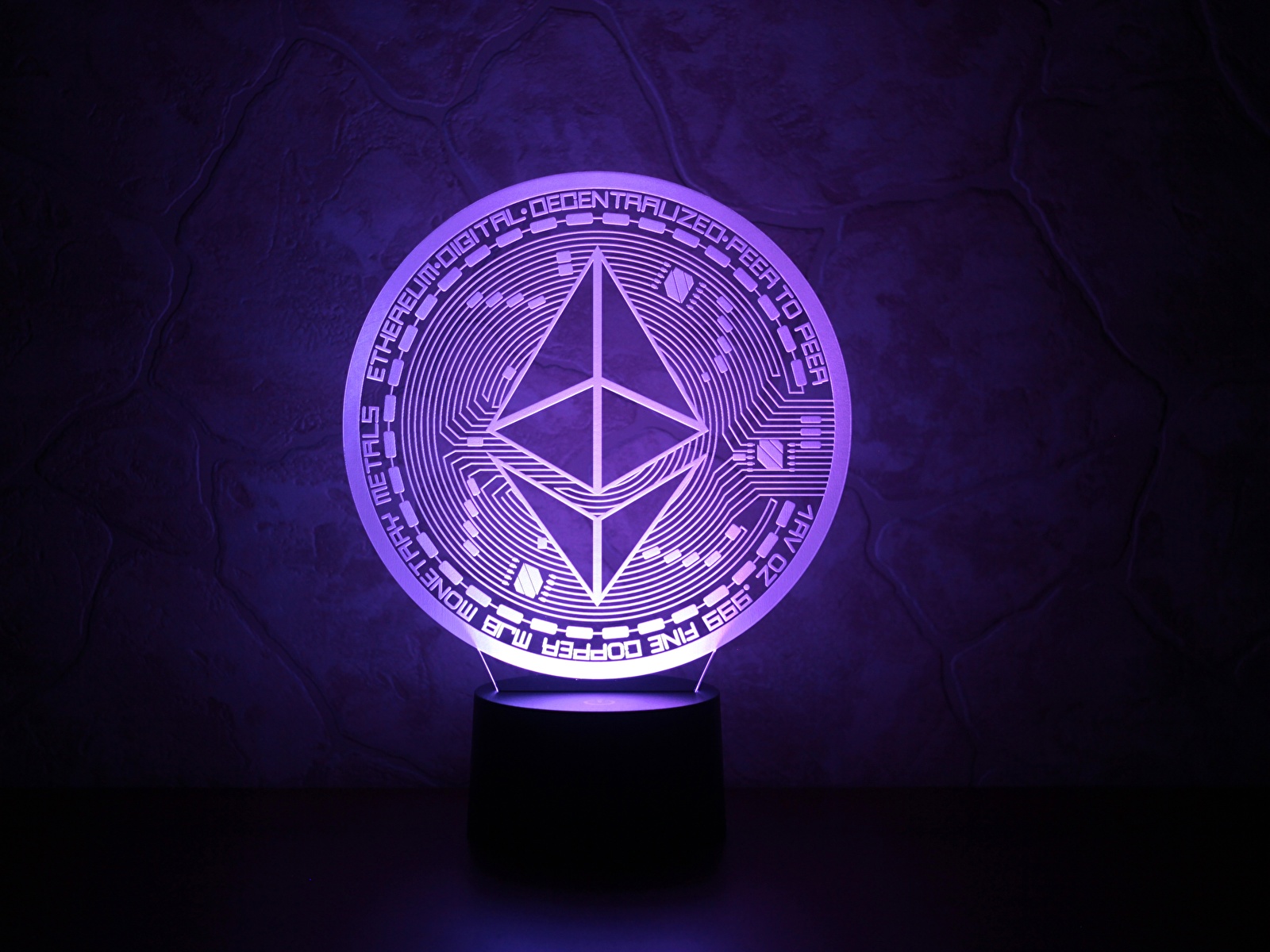 Фотографии Монеты ethereum, eth Фиолетовый Крупным планом 1600x1200 фиолетовая фиолетовые фиолетовых вблизи