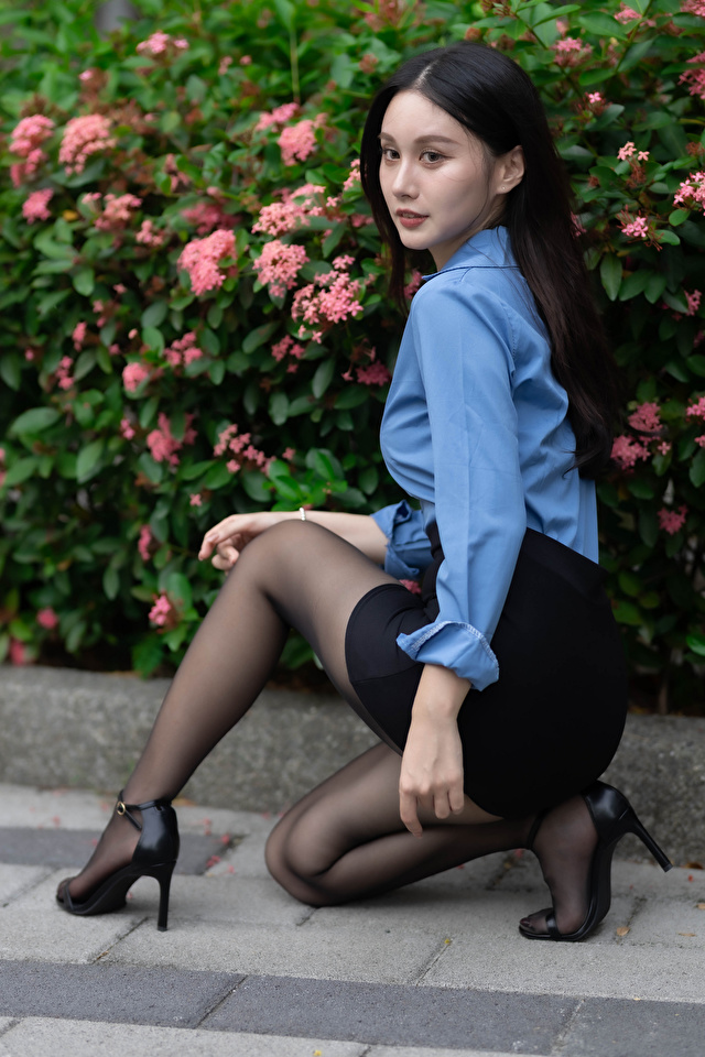 Фото брюнетки Колготки Поза Рубашка Девушки Ноги азиатки сидящие туфель 640x960 для мобильного телефона Брюнетка брюнеток колготок колготках позирует рубашке рубашки девушка молодая женщина молодые женщины ног Азиаты азиатка сидя Сидит Туфли туфлях