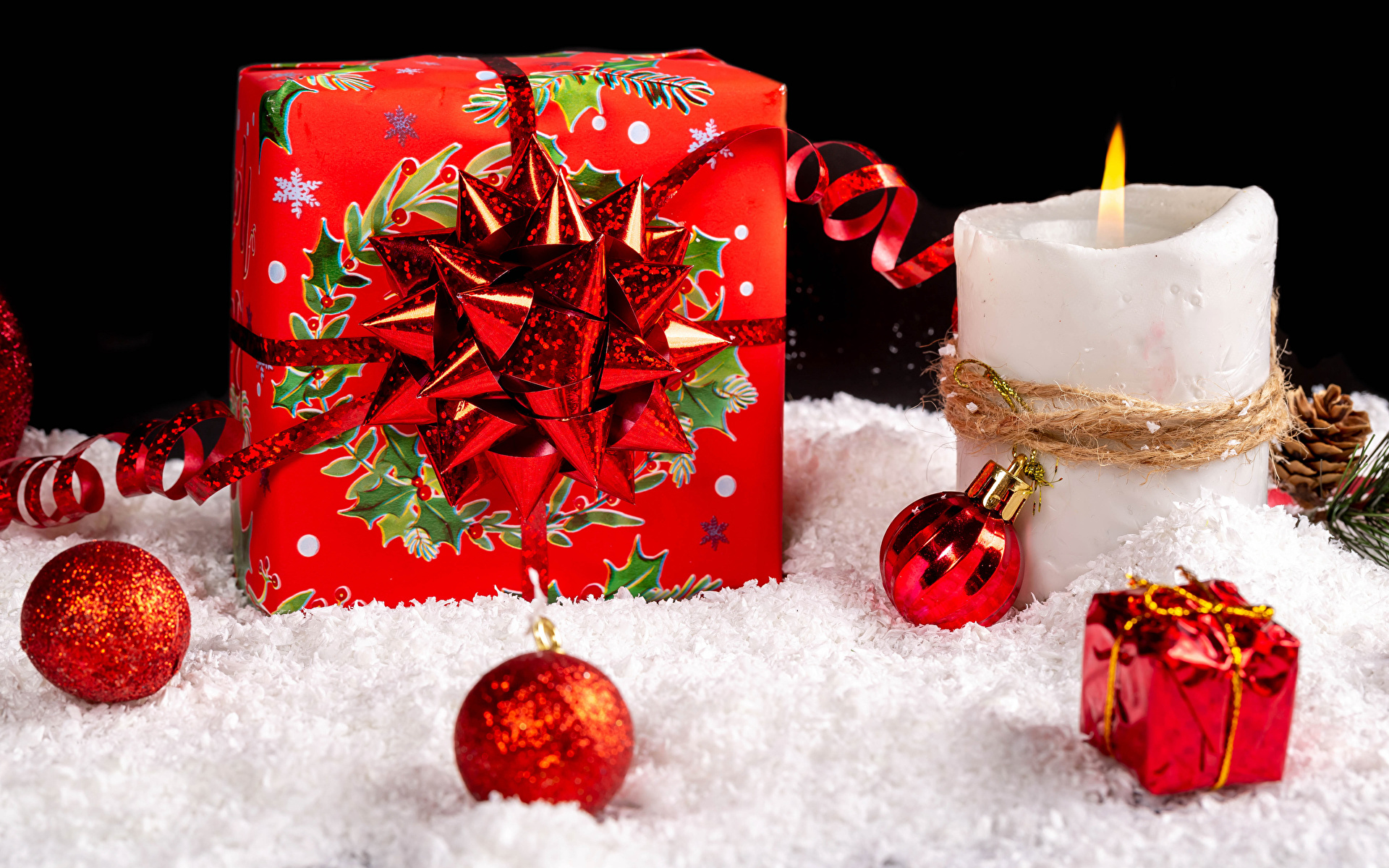 Фотографии Новый год снега Подарки Свечи Шарики ленточка 1920x1200 Рождество Снег снегу снеге подарок подарков Шар Лента