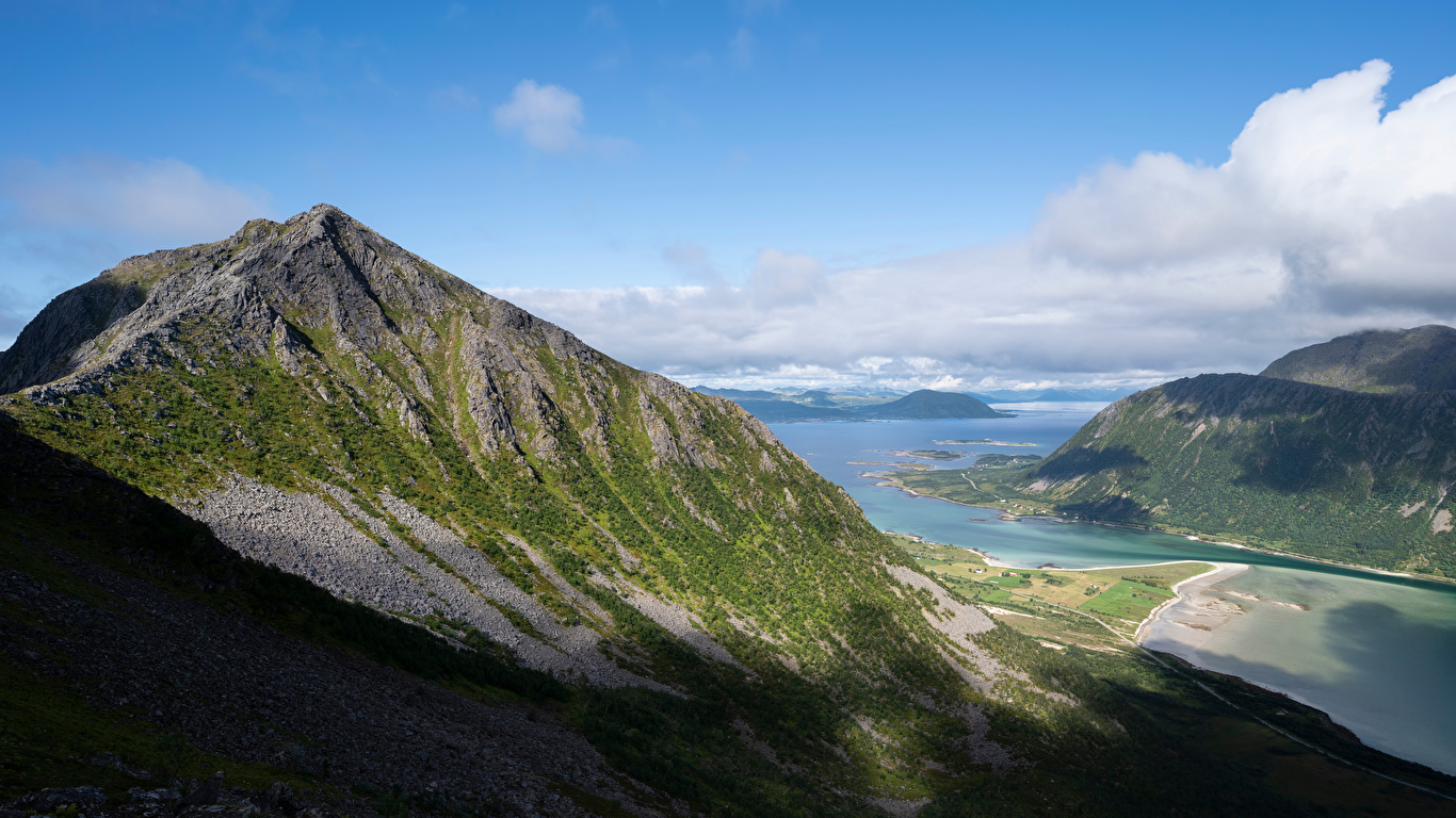 Картинки Лофотенские острова Норвегия Sandsfjellet Фьорд Горы Природа Облака 1366x768 гора облако облачно