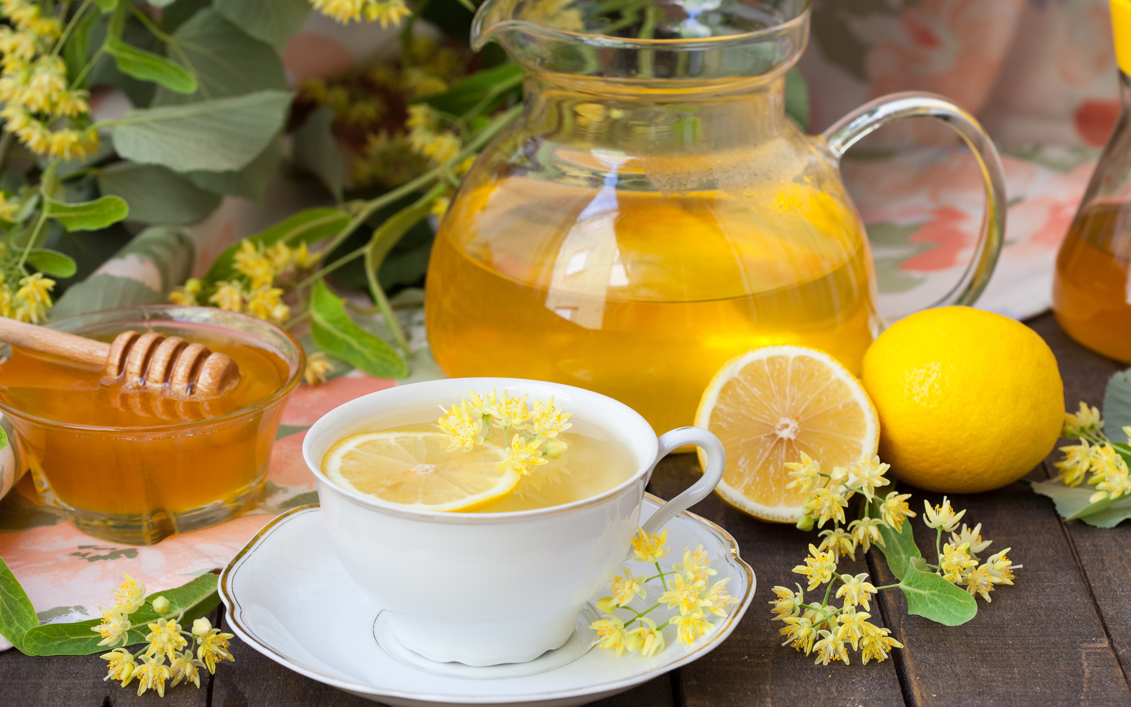 Пейте чай с медом и лимоном. Чой лимонн. Чай с медом. Чай с лимоном и медом. Травяной чай с медом.