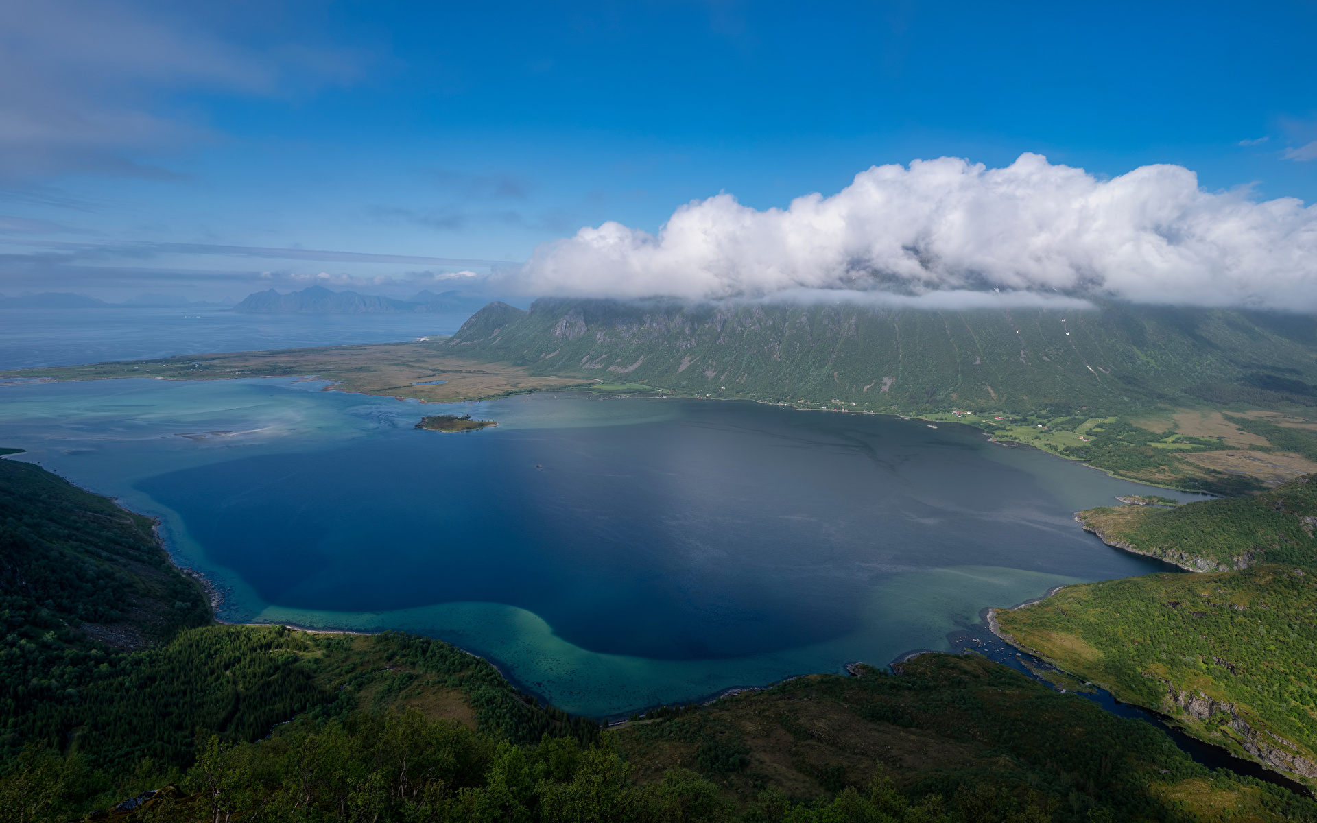 Картинка Лофотенские острова Норвегия гора Природа Сверху Облака 1920x1200 Горы облако облачно