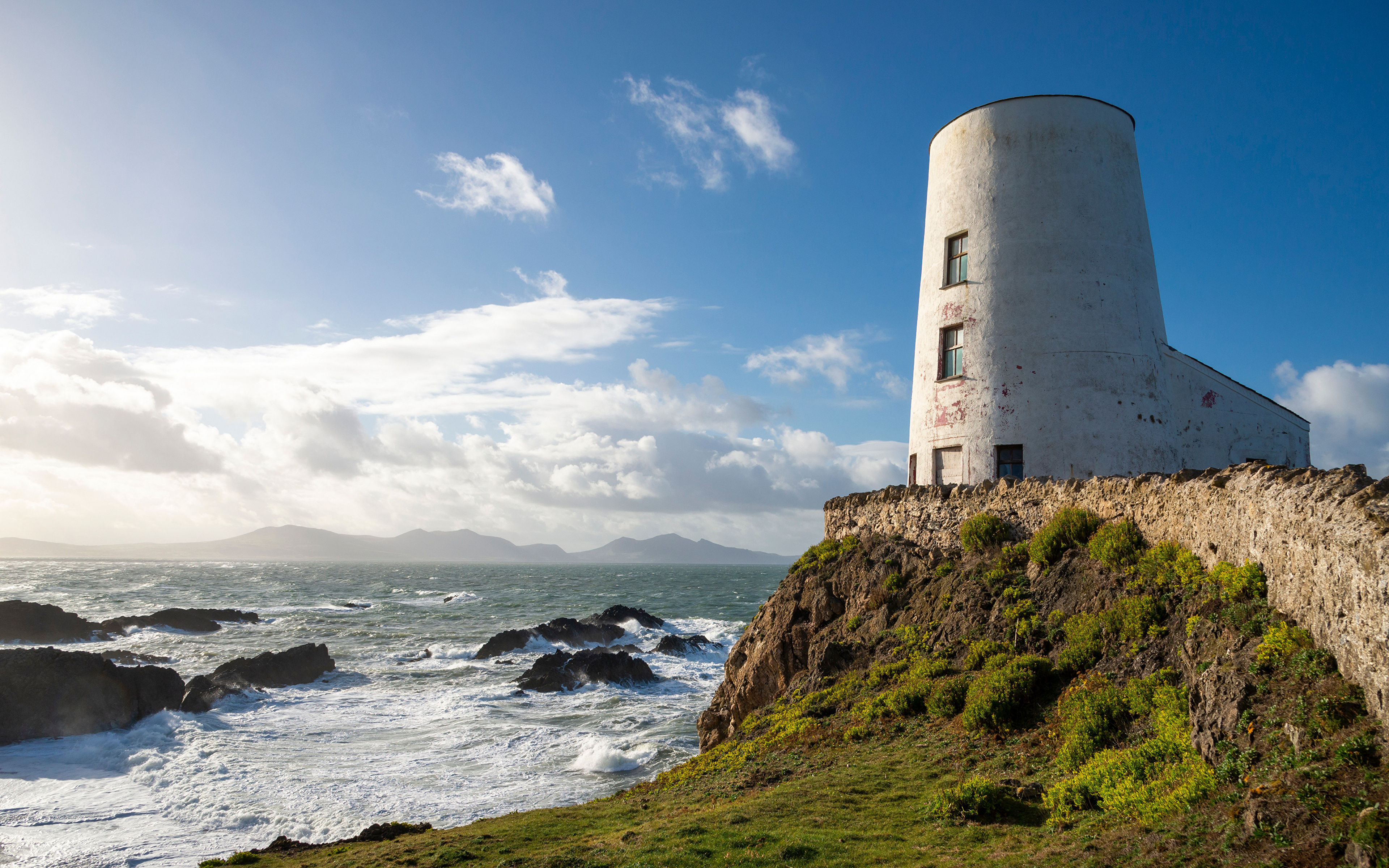 Картинки Уэльс Великобритания Twr Mawr Lighthouse маяк Природа берег 3840x2400 Маяки Побережье