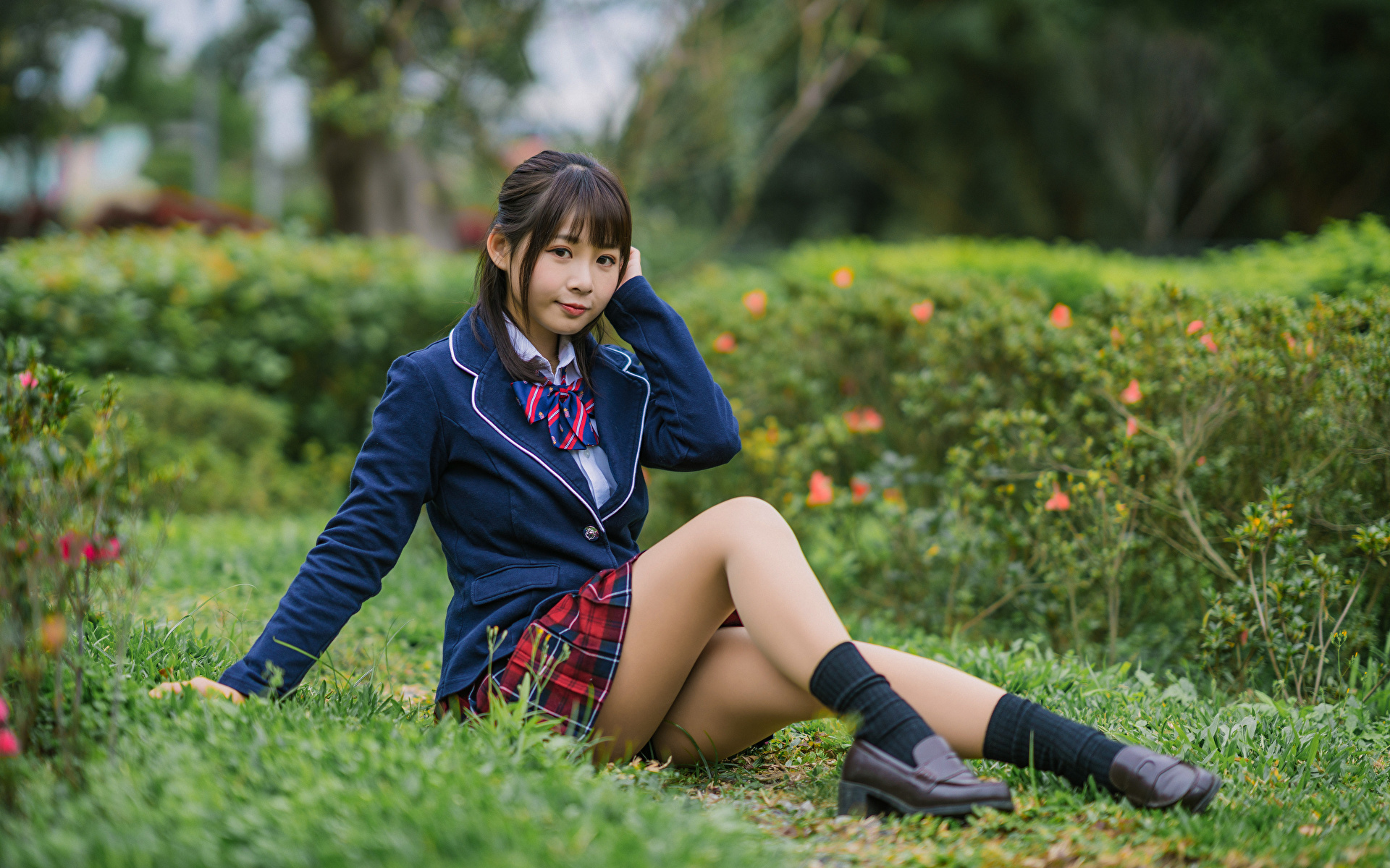 Фотографии Школьницы позирует девушка ног азиатка сидящие 1920x1200