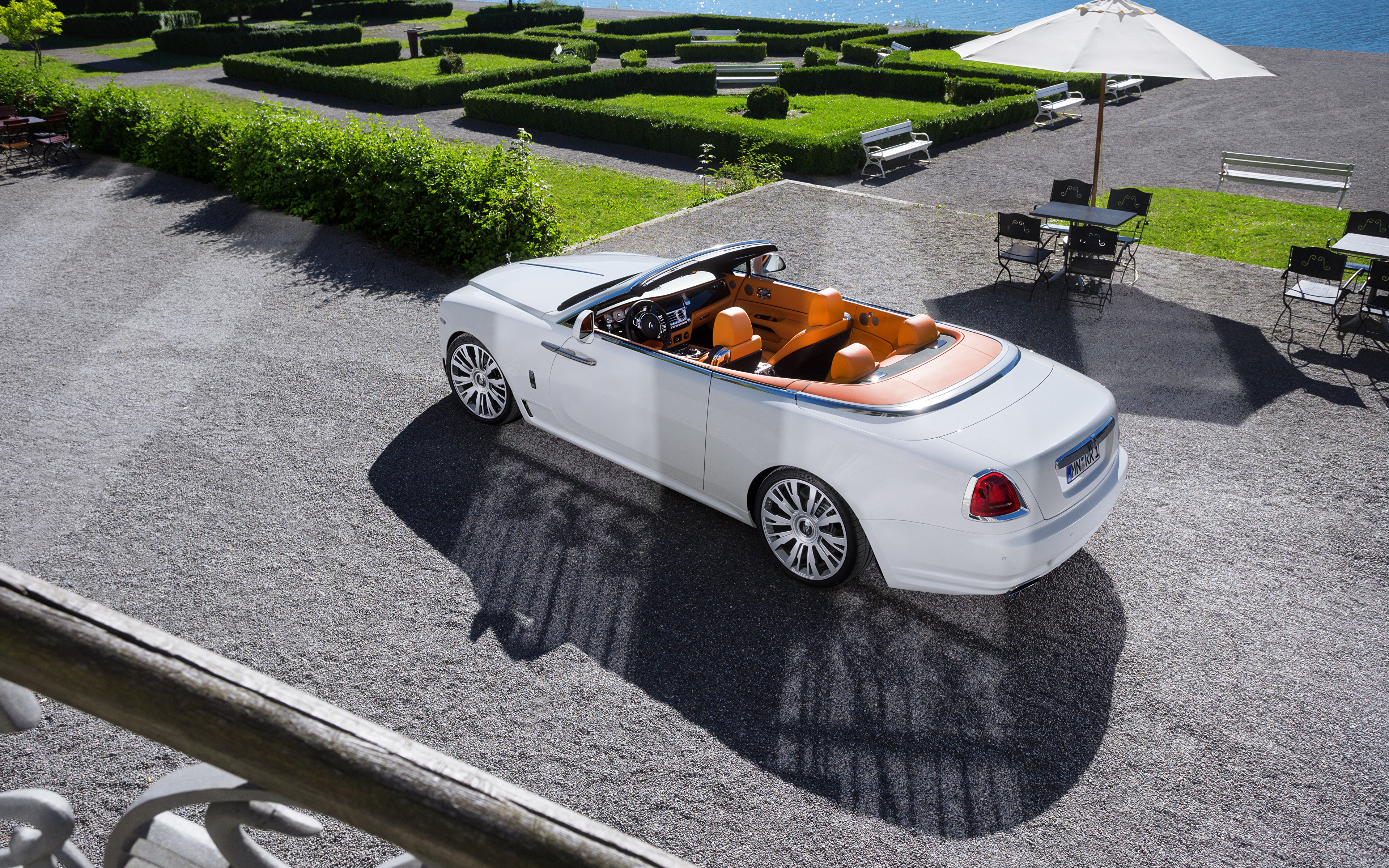Rolls-Royce кабриолет белый море стоянка бесплатно