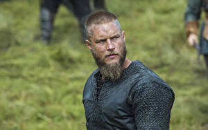 Фотографии Мужчина Викинги (телесериал) Бородой Усами Travis Fimmel, Ragnar Lothbrok кино Знаменитости