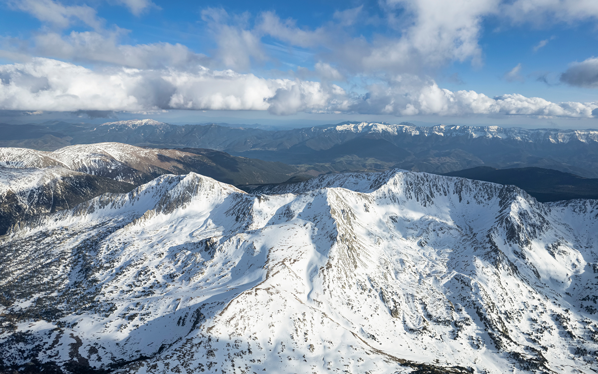 Фотографии Андорра Горы Природа Снег Сверху облако 1920x1200 гора снега снегу снеге Облака облачно