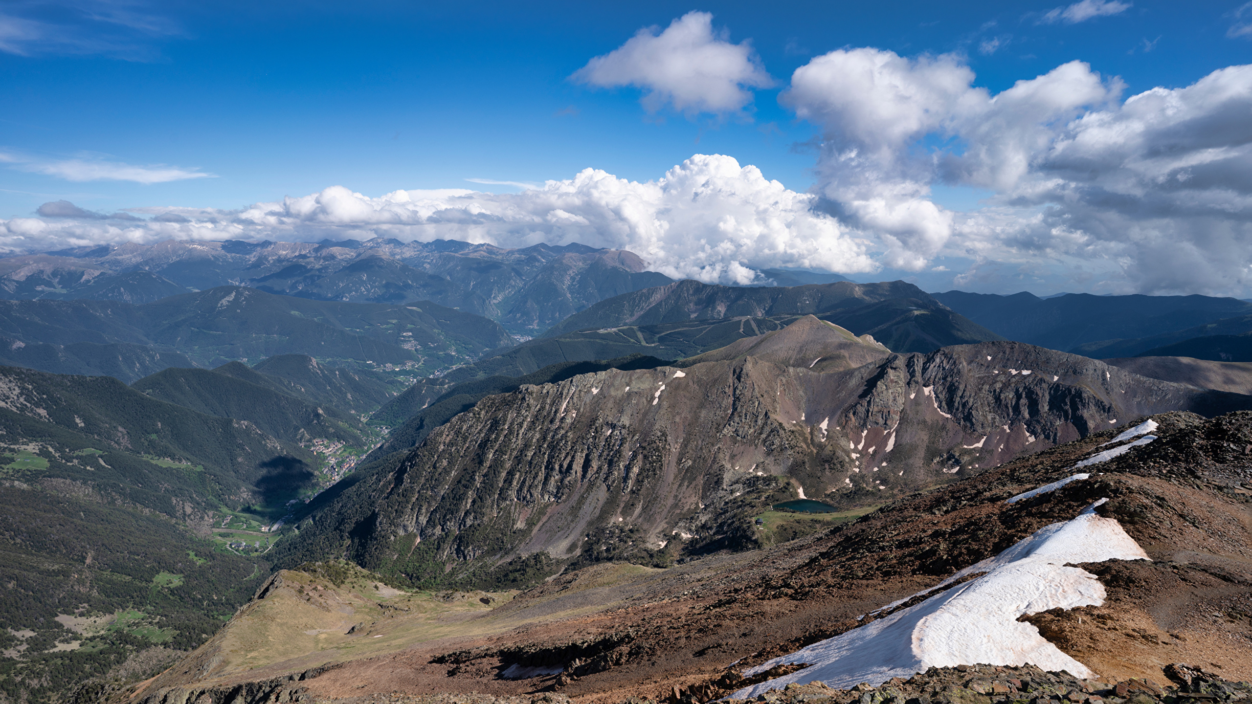 Картинки Андорра Arinsal Горы Природа облачно 2560x1440 гора Облака облако