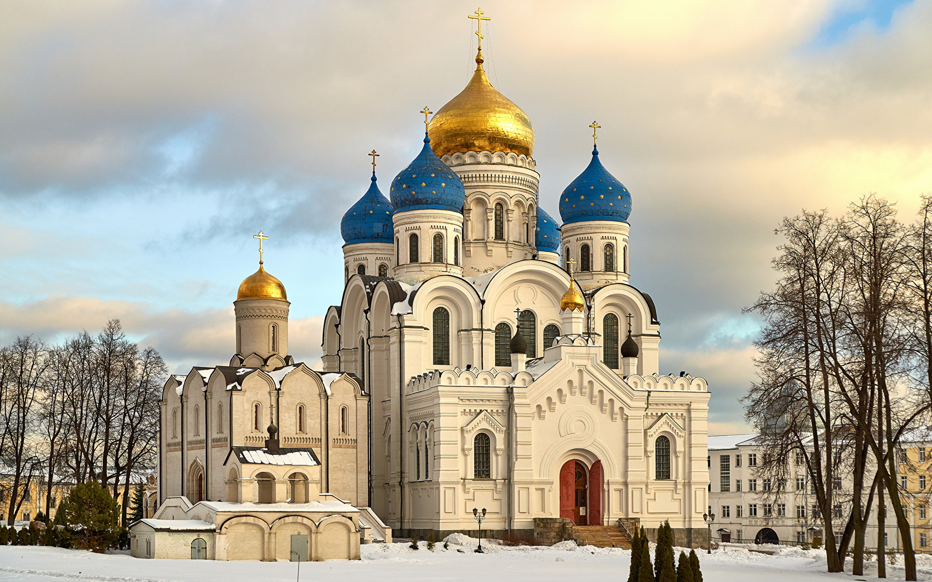 Фотография Церковь Монастырь Россия Nikolo-Ugreshsky monastery, Oleg Romanov Купол снега Города 1920x1200 купола Снег снегу снеге город
