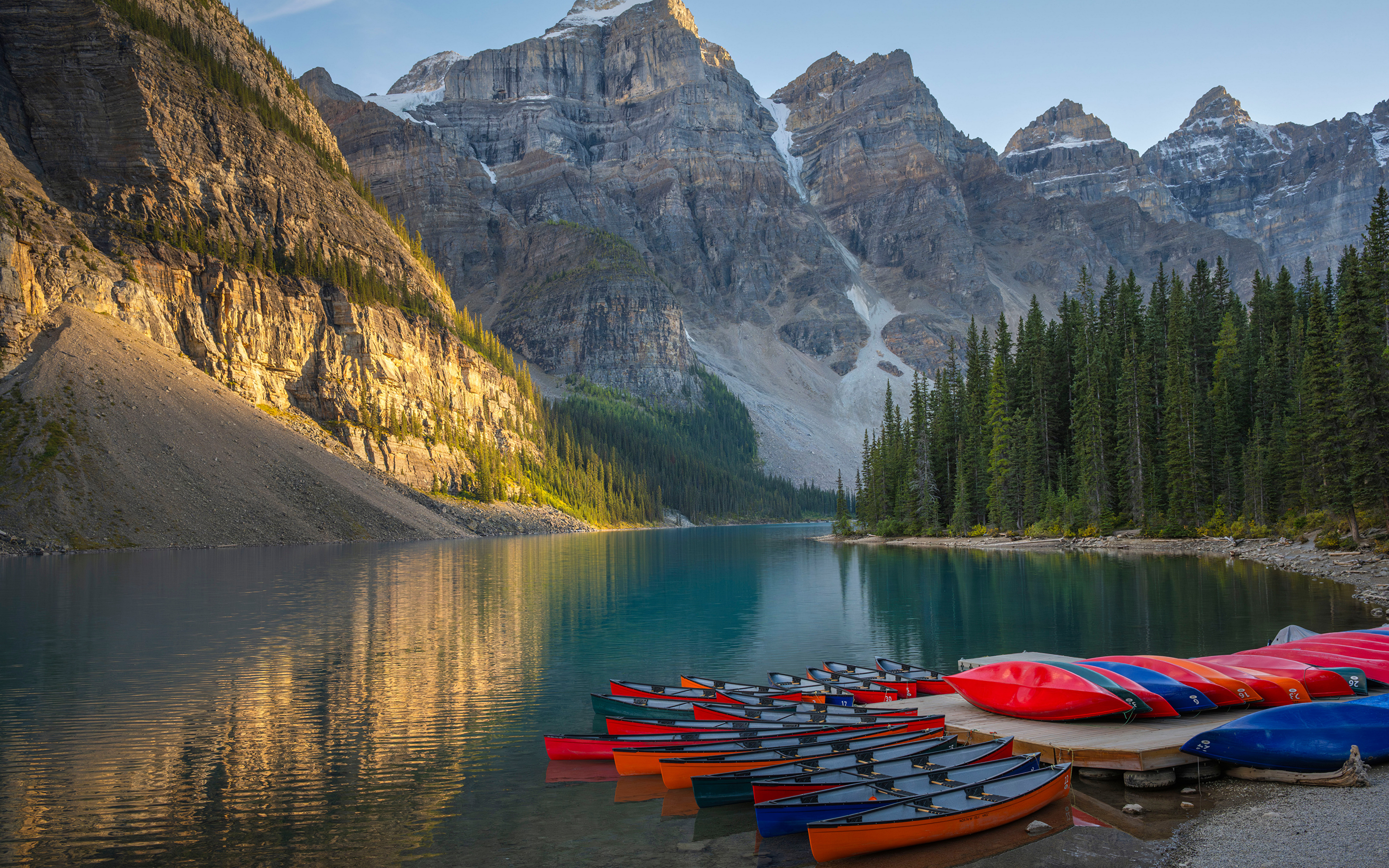 Обои для рабочего стола Банф Канада Moraine Lake Горы Природа парк Озеро Пейзаж Лодки 3840x2400 гора Парки