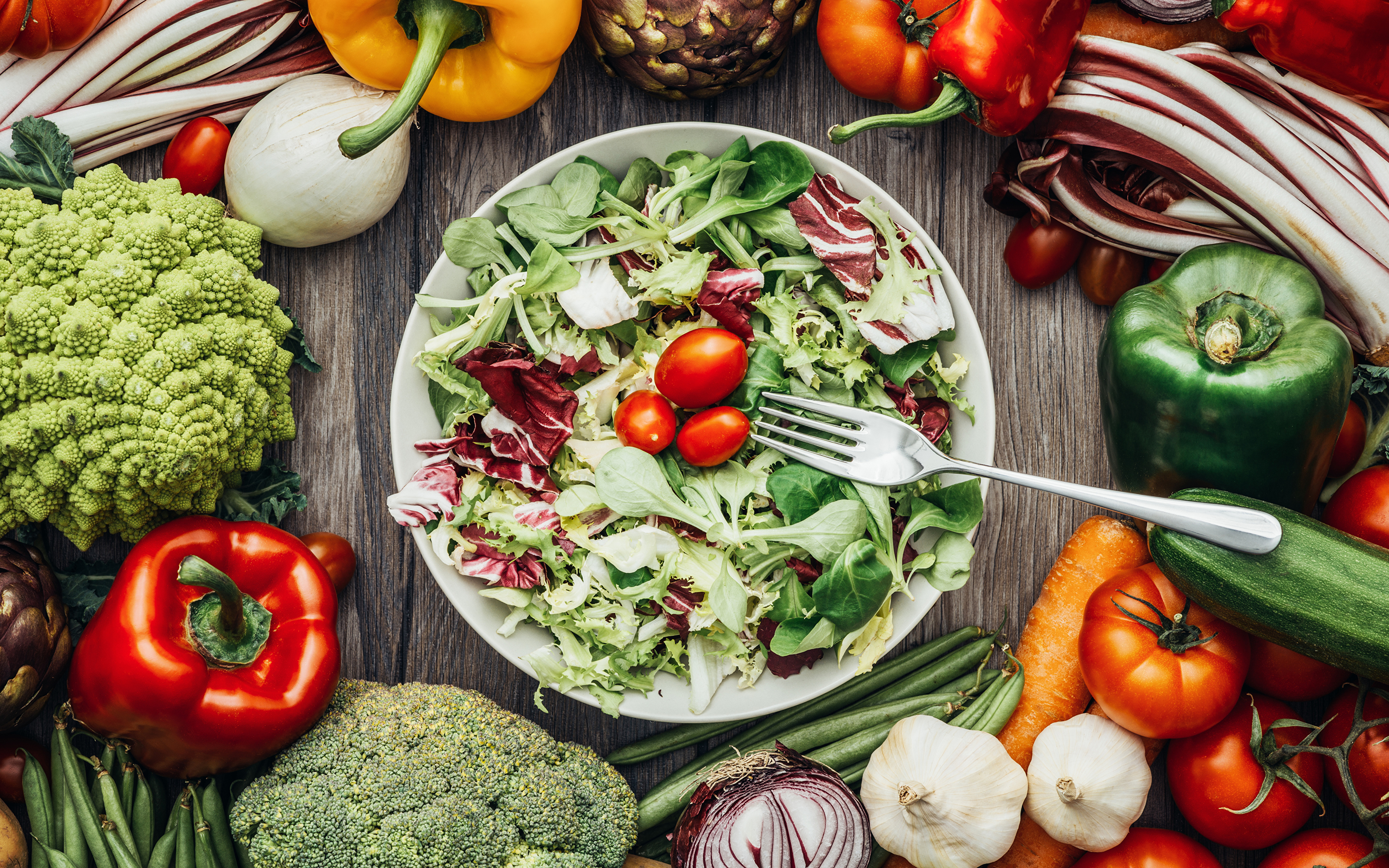 Ешь больше фруктов и овощей. Здоровая еда. Здоровая пища овощи. Полезное питание. Вегетарианская еда.